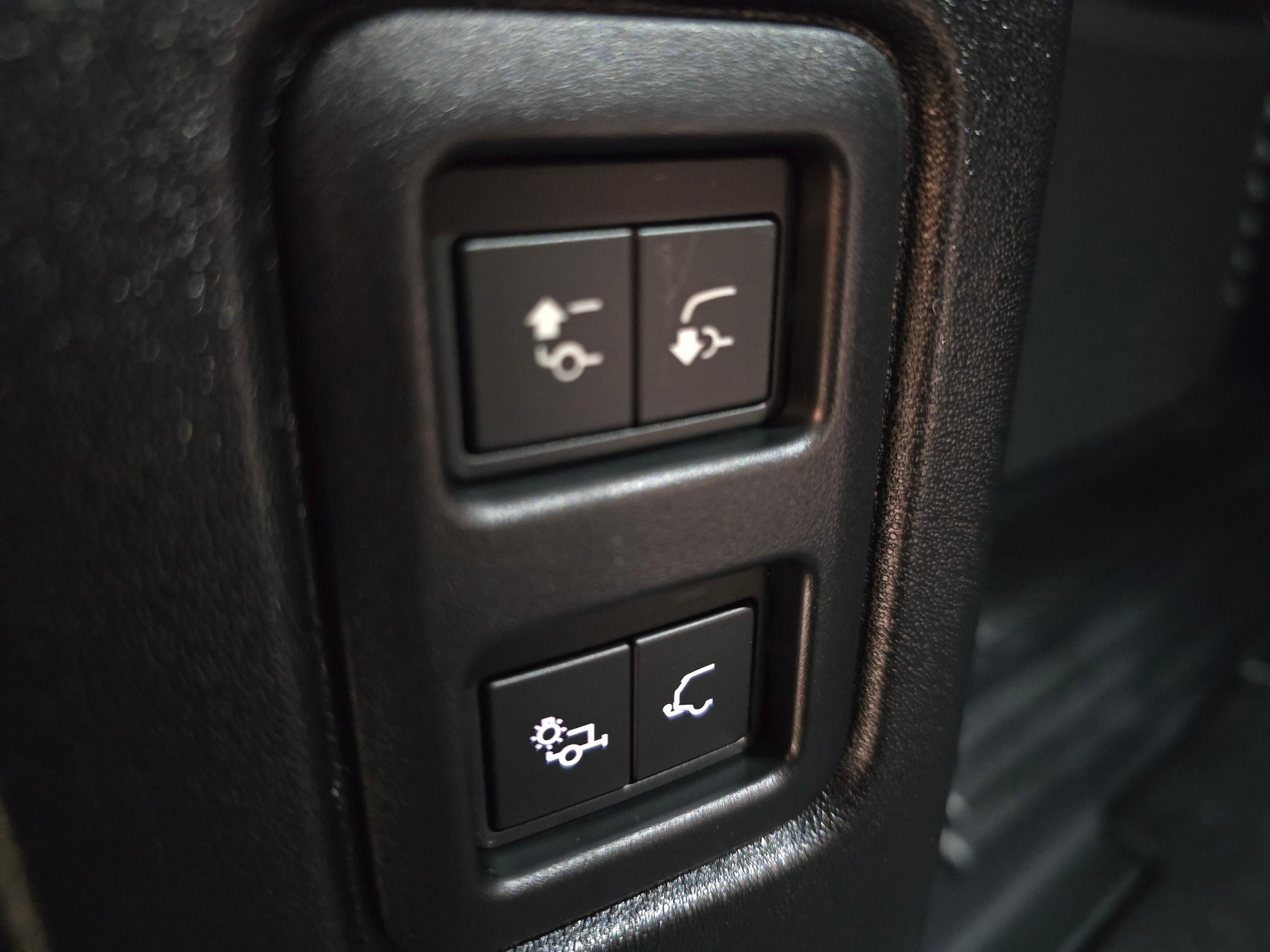 LAND ROVER Defender 110 3.0 D I6 350 X-Dynamic HSE-image-4