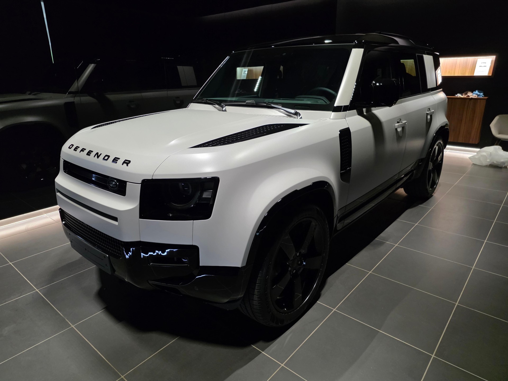 LAND ROVER Defender 110 3.0 D I6 350 X-Dynamic HSE