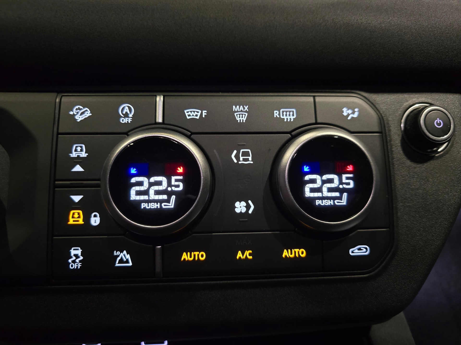 LAND ROVER Defender 110 3.0 D I6 350 X-Dynamic HSE-image-14