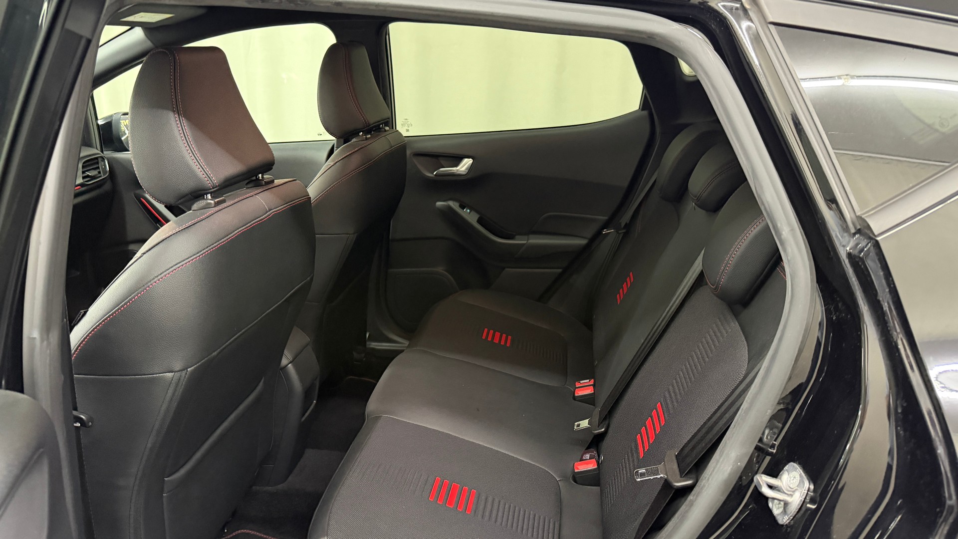 FORD Fiesta 1.0 SCTi ST Line-image-12