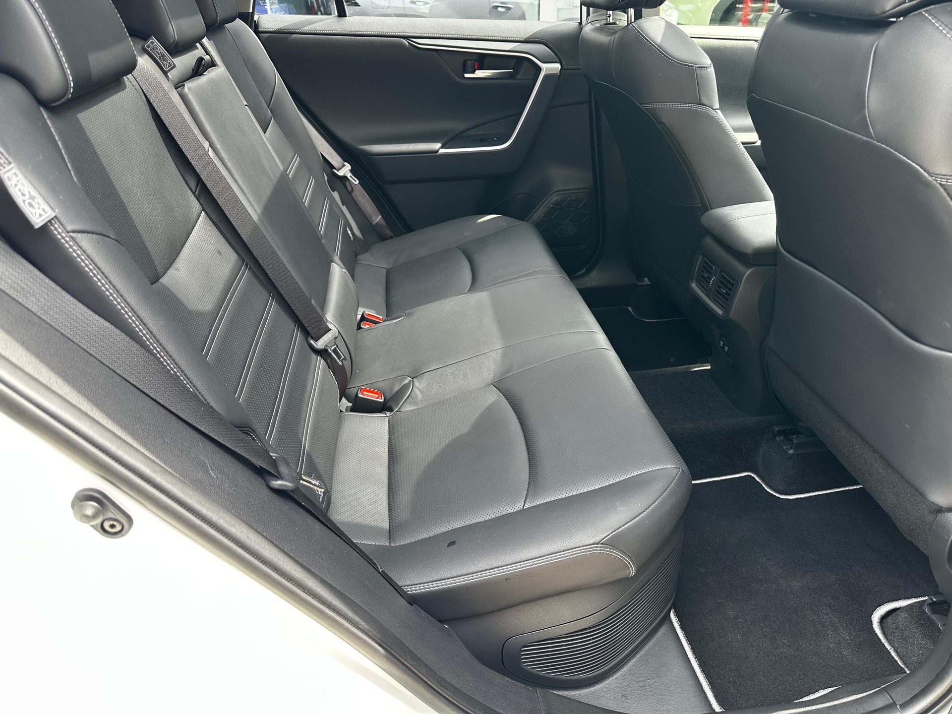 TOYOTA RAV4 2.5 HEV Premium-image-11