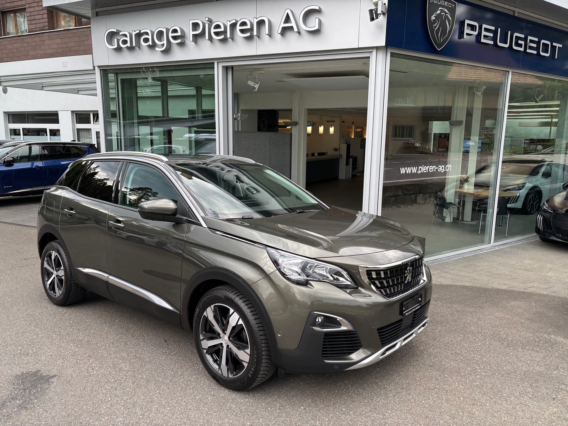 PEUGEOT 3008 1.2 PureTech Allure