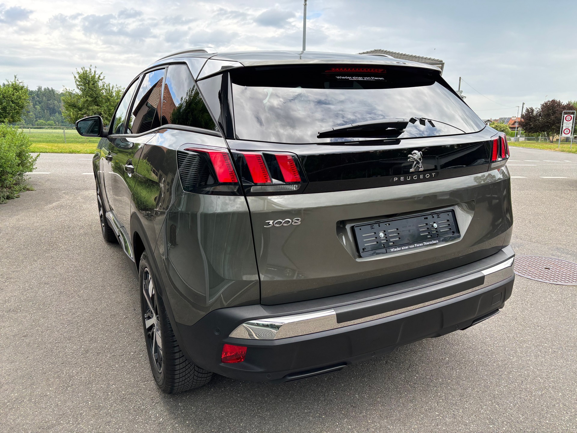 PEUGEOT 3008 1.2 PureTech Allure-image-2