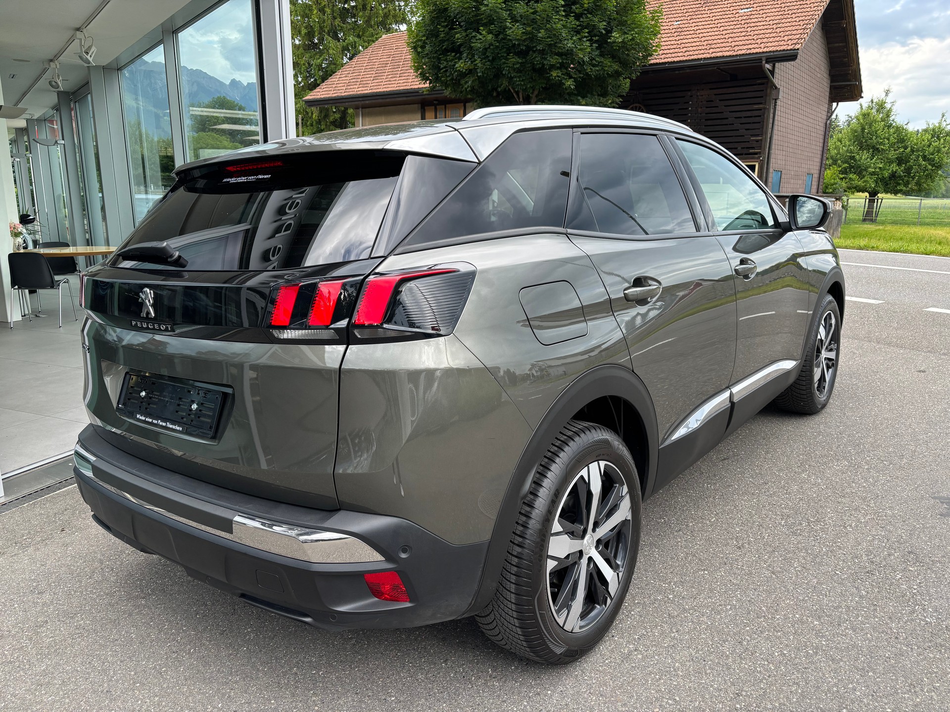 PEUGEOT 3008 1.2 PureTech Allure-image-3