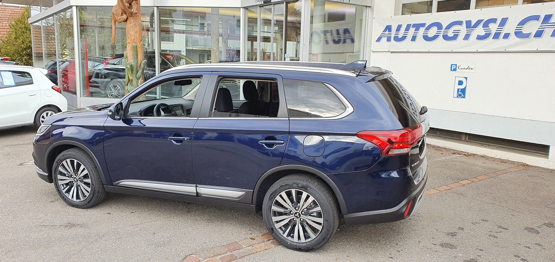 MITSUBISHI Outlander 2.0 Value 4WD-image-8