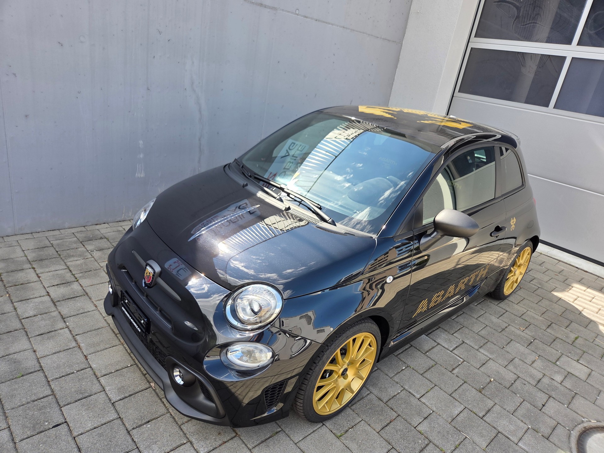 FIAT 695 1.4 16V Turbo Abarth 75° Anniversario-image-1