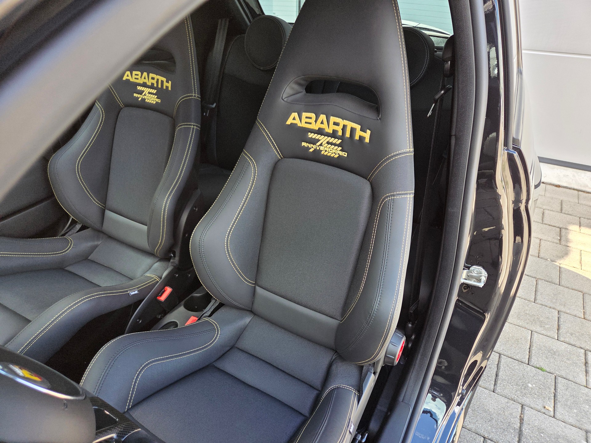 FIAT 695 1.4 16V Turbo Abarth 75° Anniversario-image-12