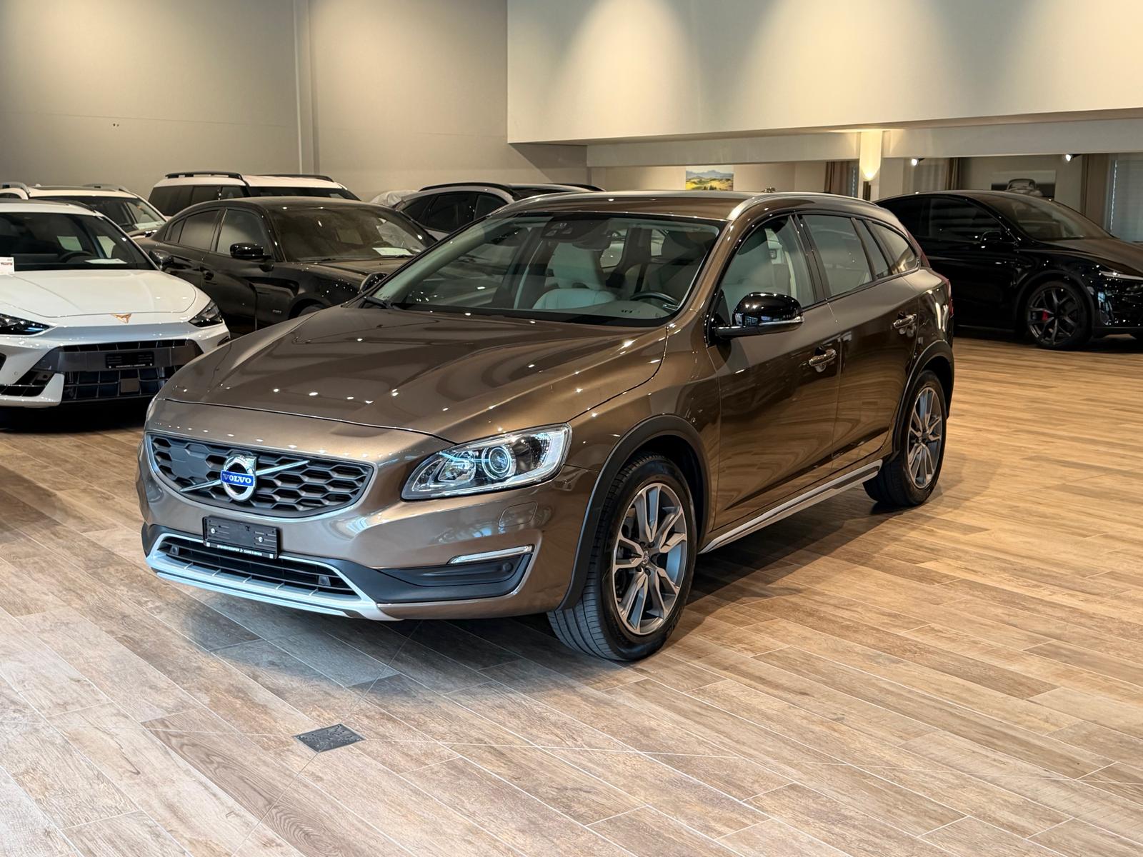 VOLVO V60 Cross Country D4 AWD Momentum Geartronic