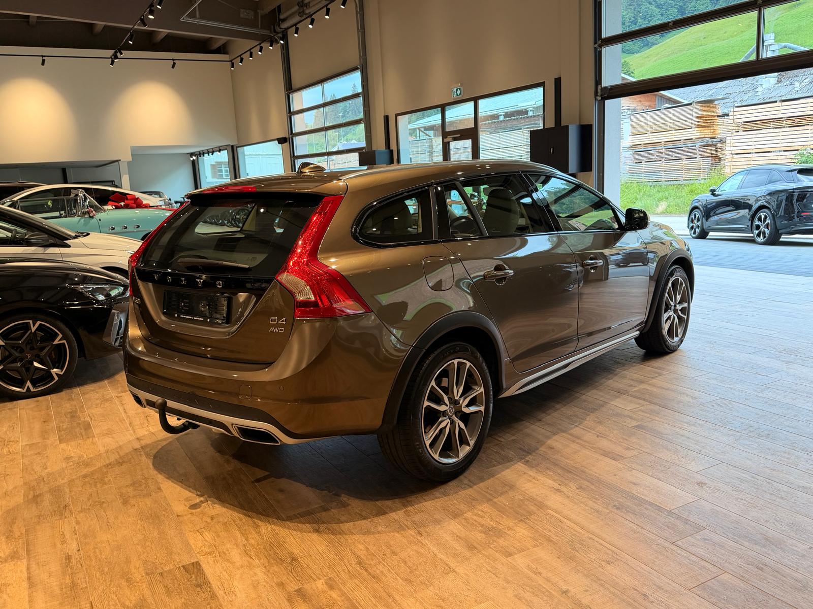 VOLVO V60 Cross Country D4 AWD Momentum Geartronic-image-6