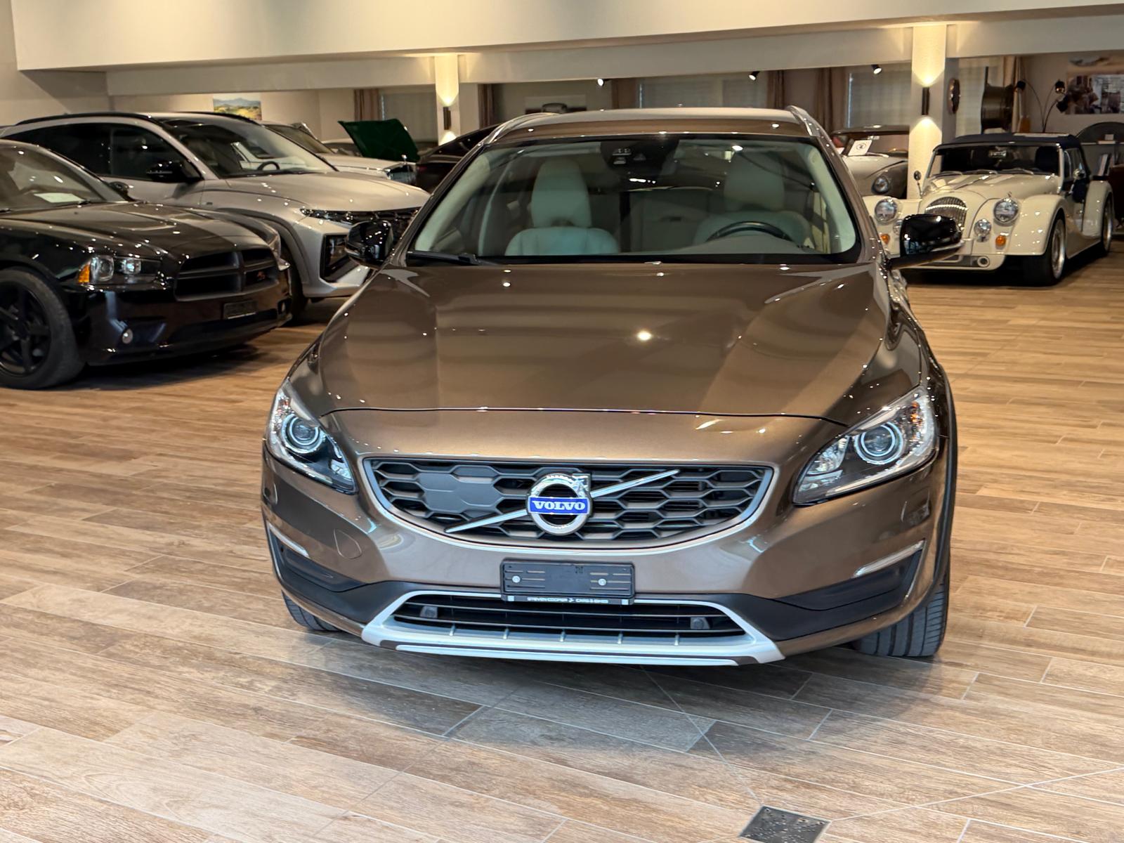 VOLVO V60 Cross Country D4 AWD Momentum Geartronic-image-12