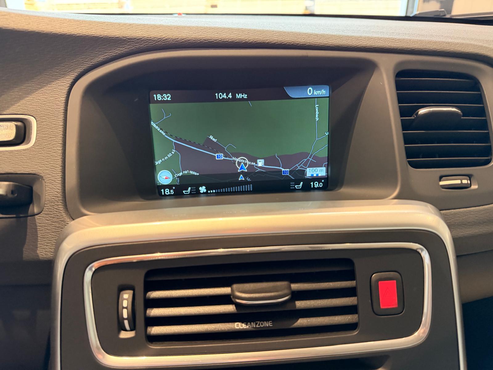 VOLVO V60 Cross Country D4 AWD Momentum Geartronic-image-7