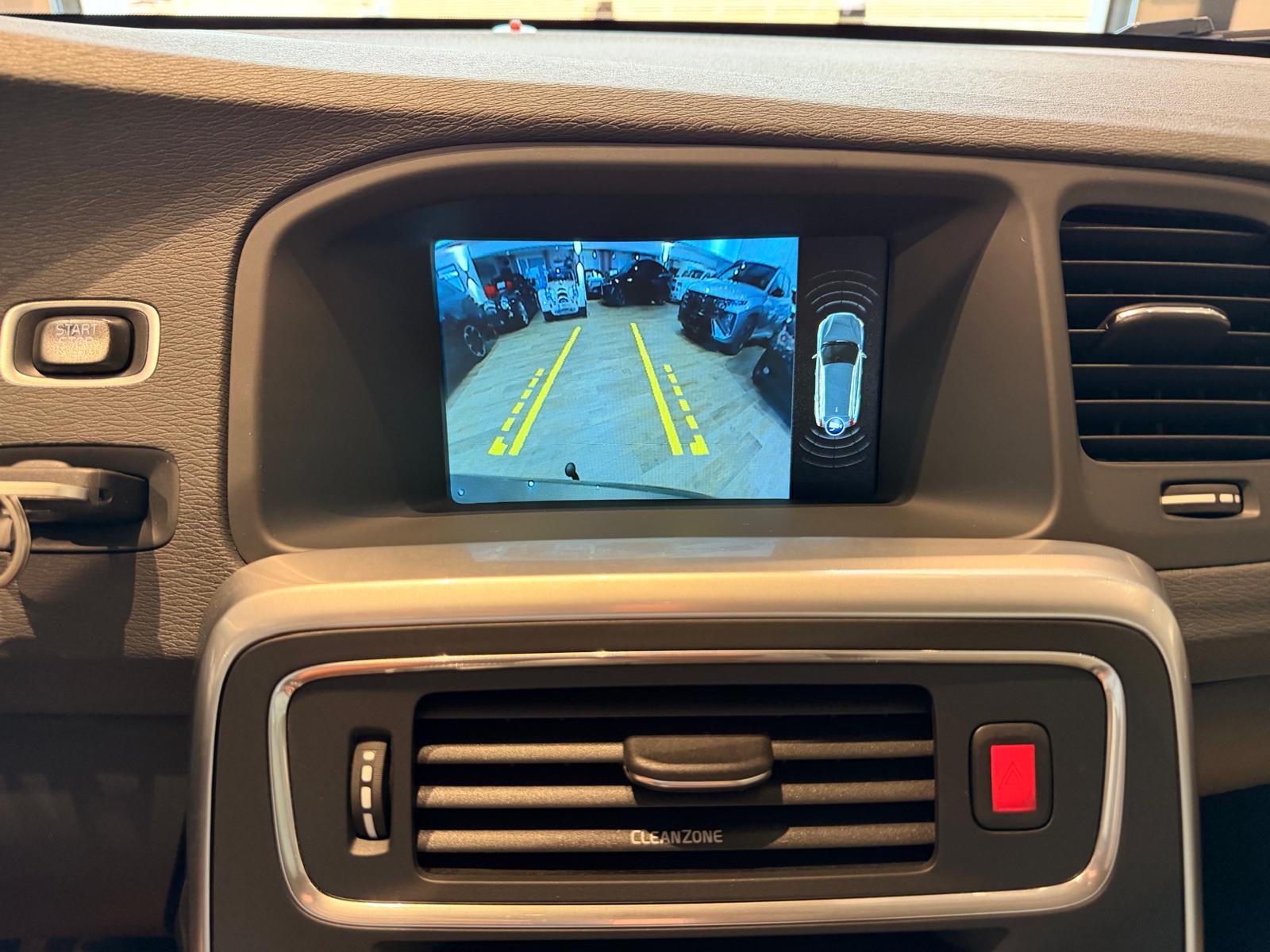 VOLVO V60 Cross Country D4 AWD Momentum Geartronic-image-8