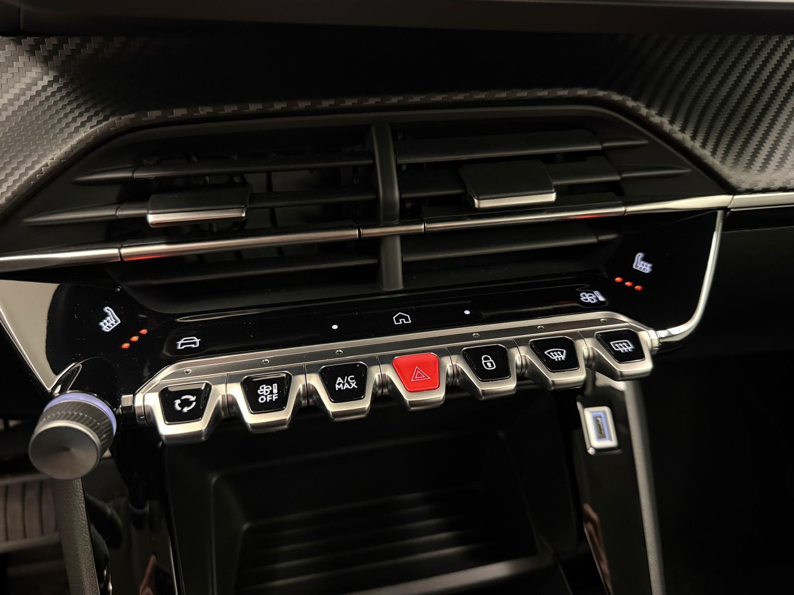 PEUGEOT 208 1.2 Hybrid Style-image-17