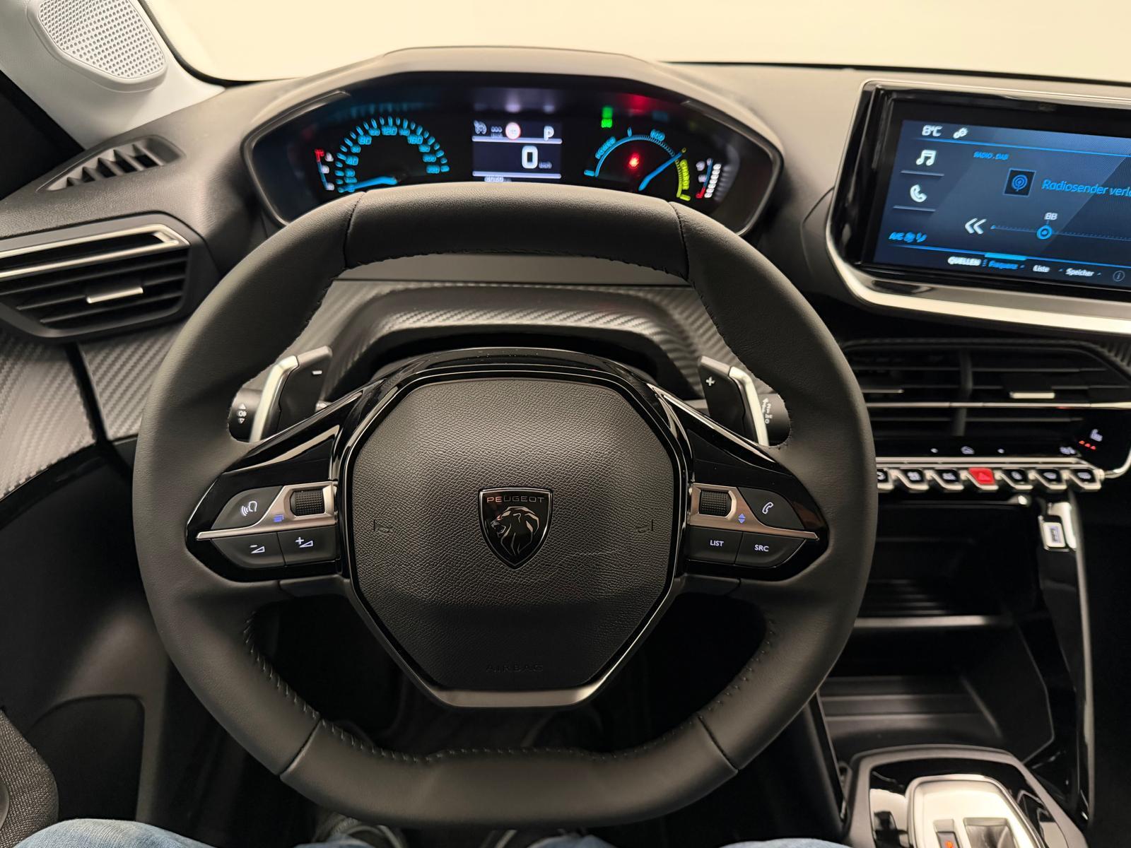 PEUGEOT 208 1.2 Hybrid Style-image-15