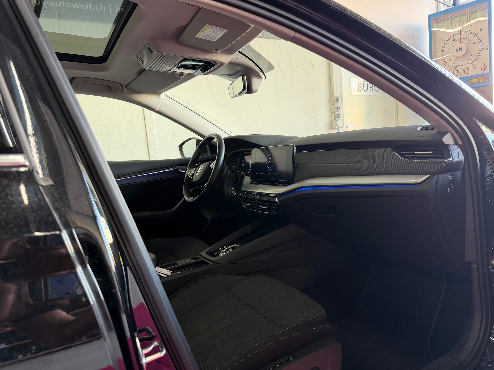 SKODA Octavia Combi 2.0 TDI DSG Style-image-10