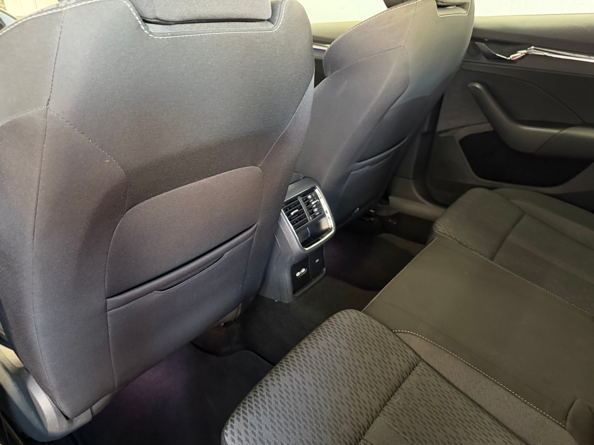SKODA Octavia Combi 2.0 TDI DSG Style-image-14