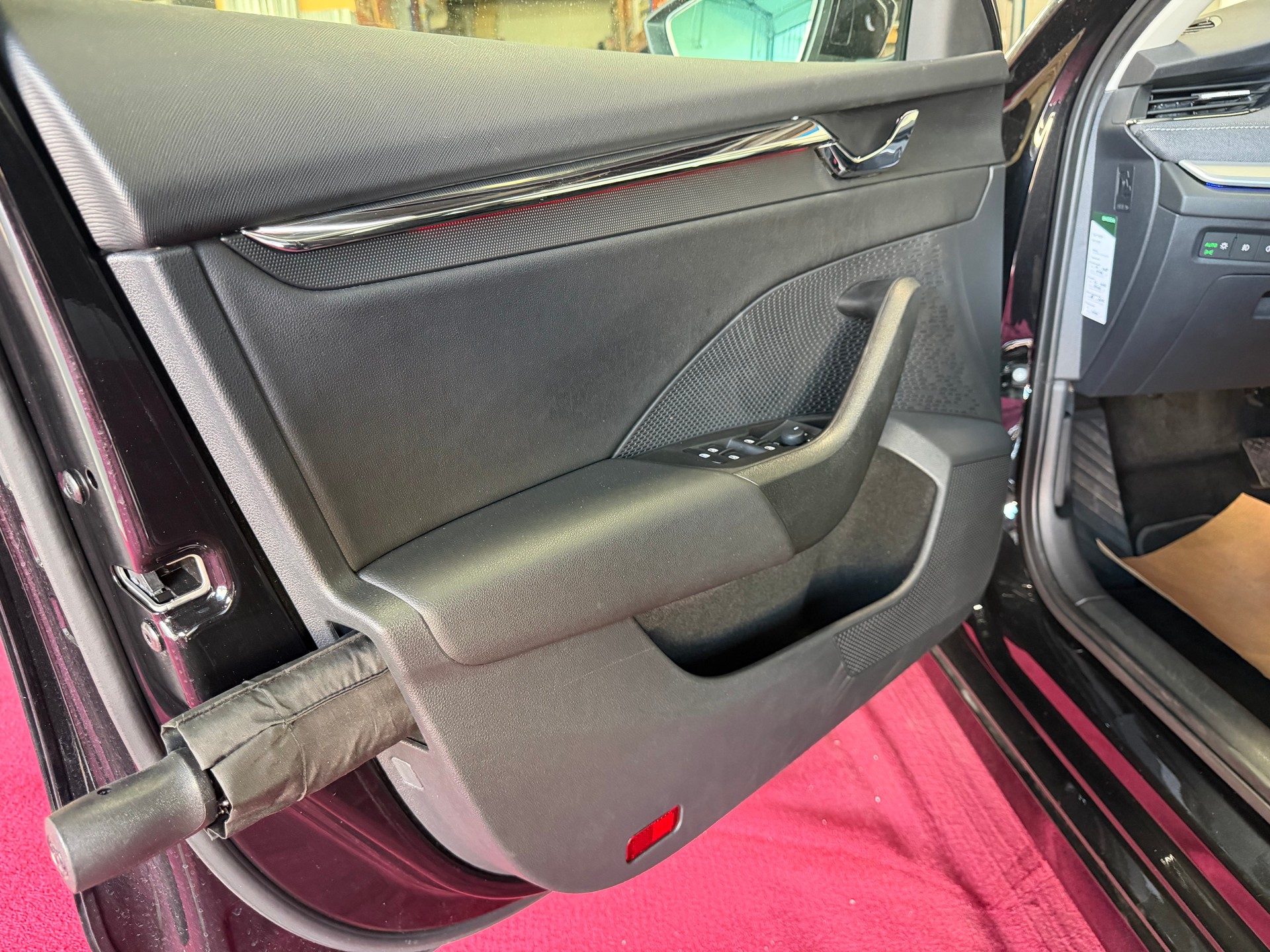 SKODA Octavia Combi 2.0 TDI DSG Style-image-12