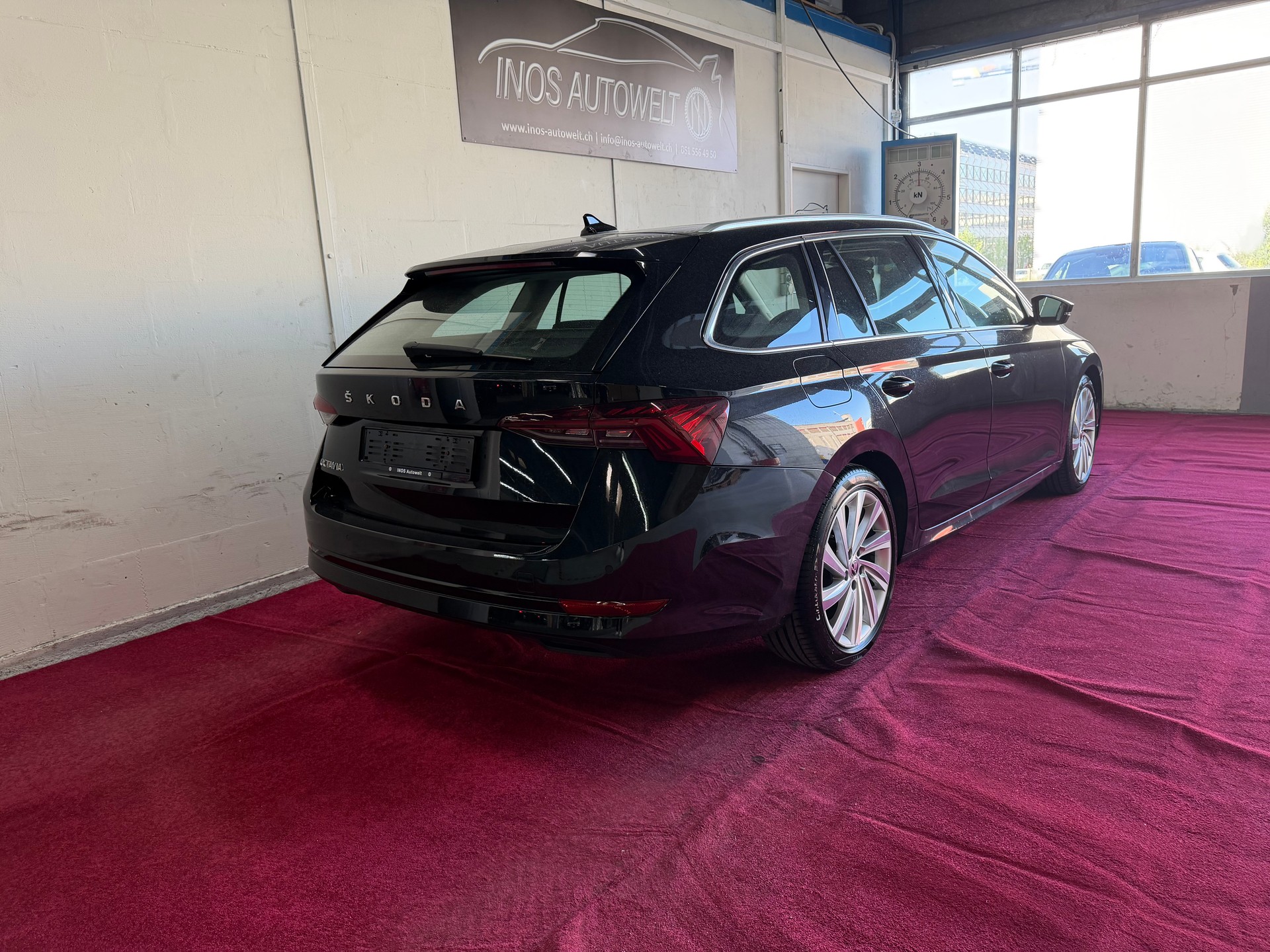 SKODA Octavia Combi 2.0 TDI DSG Style-image-4