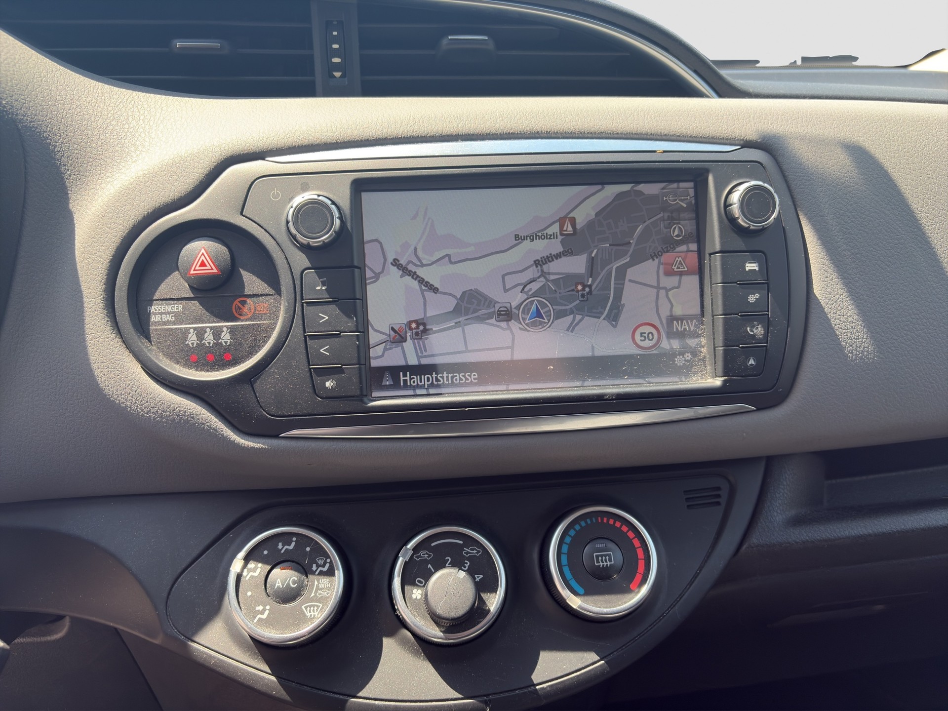 TOYOTA Yaris 1.33 Luna Multidrive-image-14