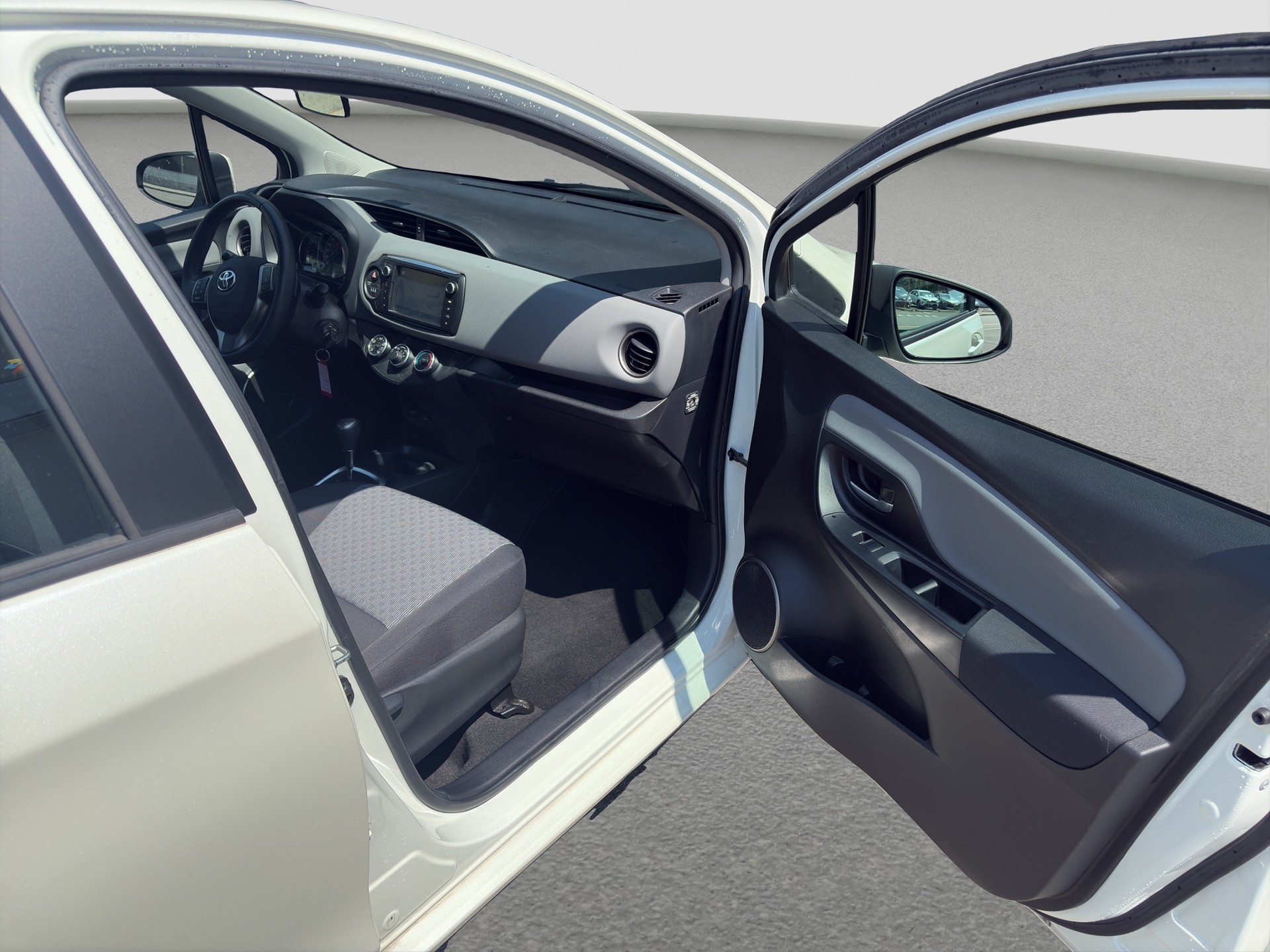 TOYOTA Yaris 1.33 Luna Multidrive-image-18