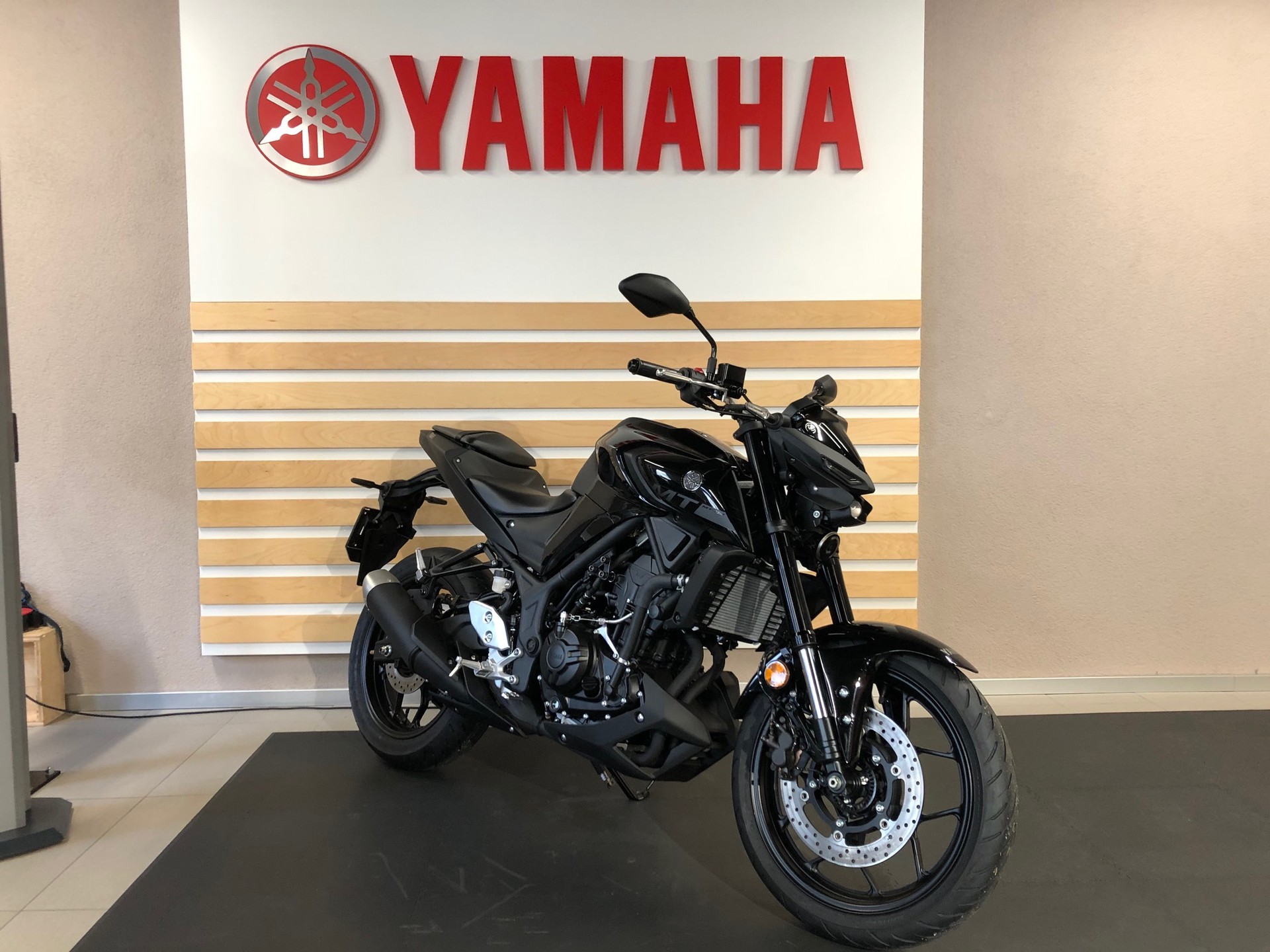 YAMAHA MT-03-image-1