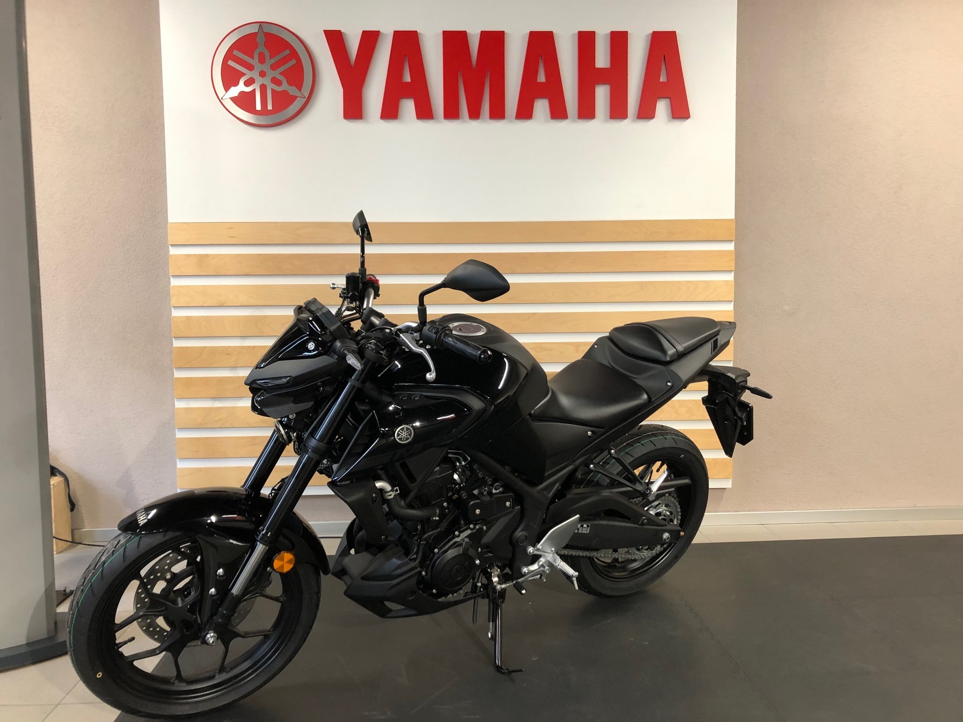 YAMAHA MT-03-image-2