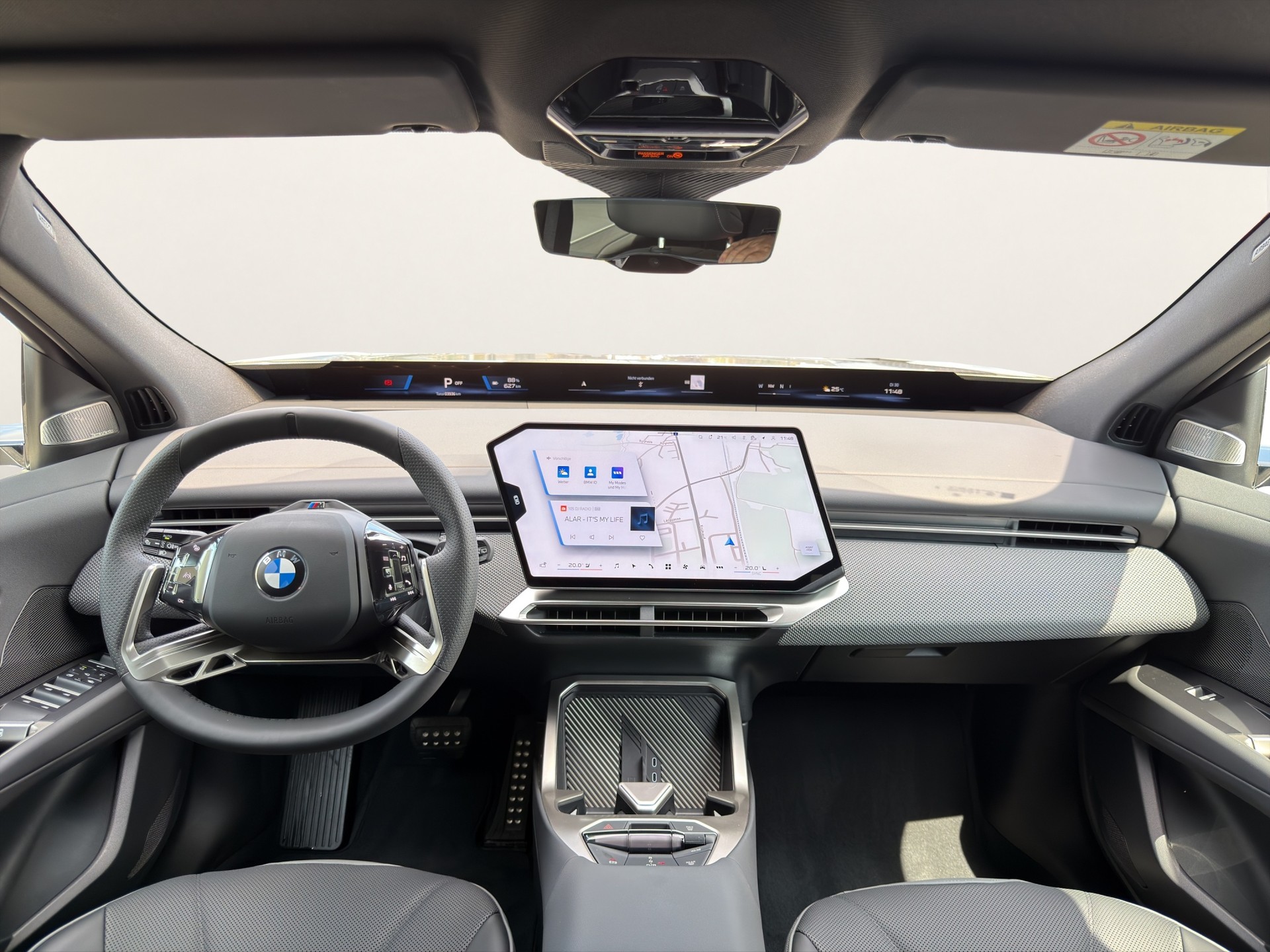 BMW iX3 50 xDrive M Sport-image-13