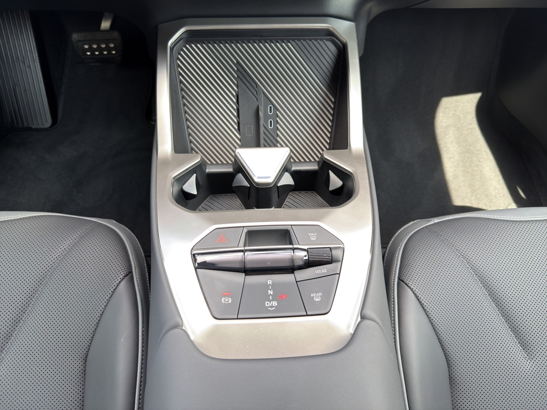 BMW iX3 50 xDrive M Sport-image-14