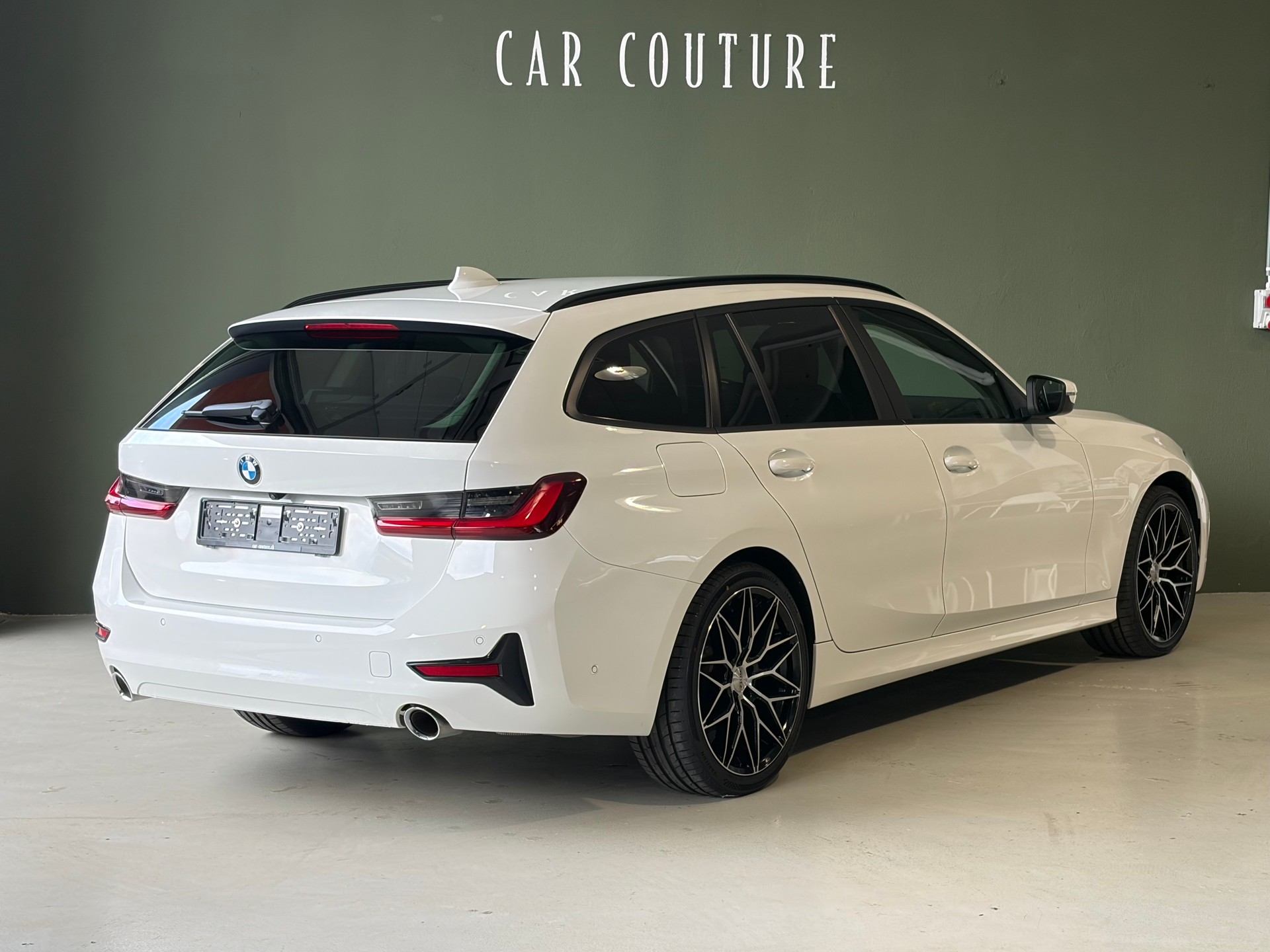 BMW 320d 48V Touring Steptronic ***19Zoll-Alu***CH-Fahrzeug***-showroom-element-3