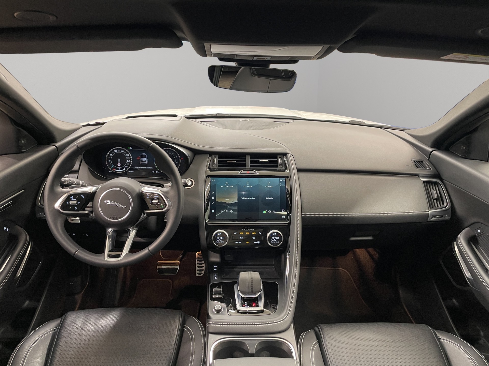 JAGUAR E-Pace 1.5 T 300e R-Dynamic SE AWD (Plug-in Hybrid)-image-7