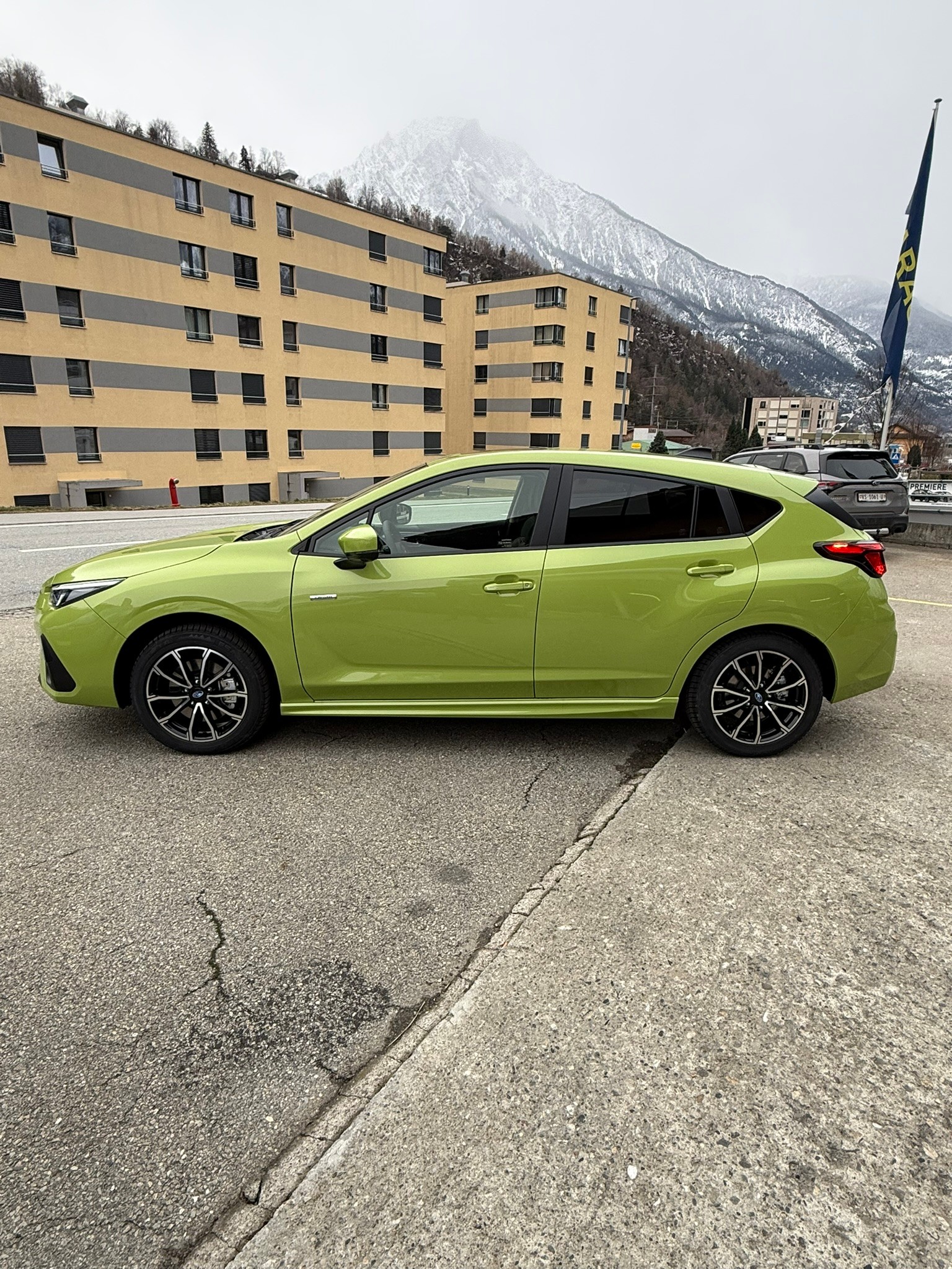 SUBARU Impreza 2.0i e-Boxer Luxury-showroom-element-1