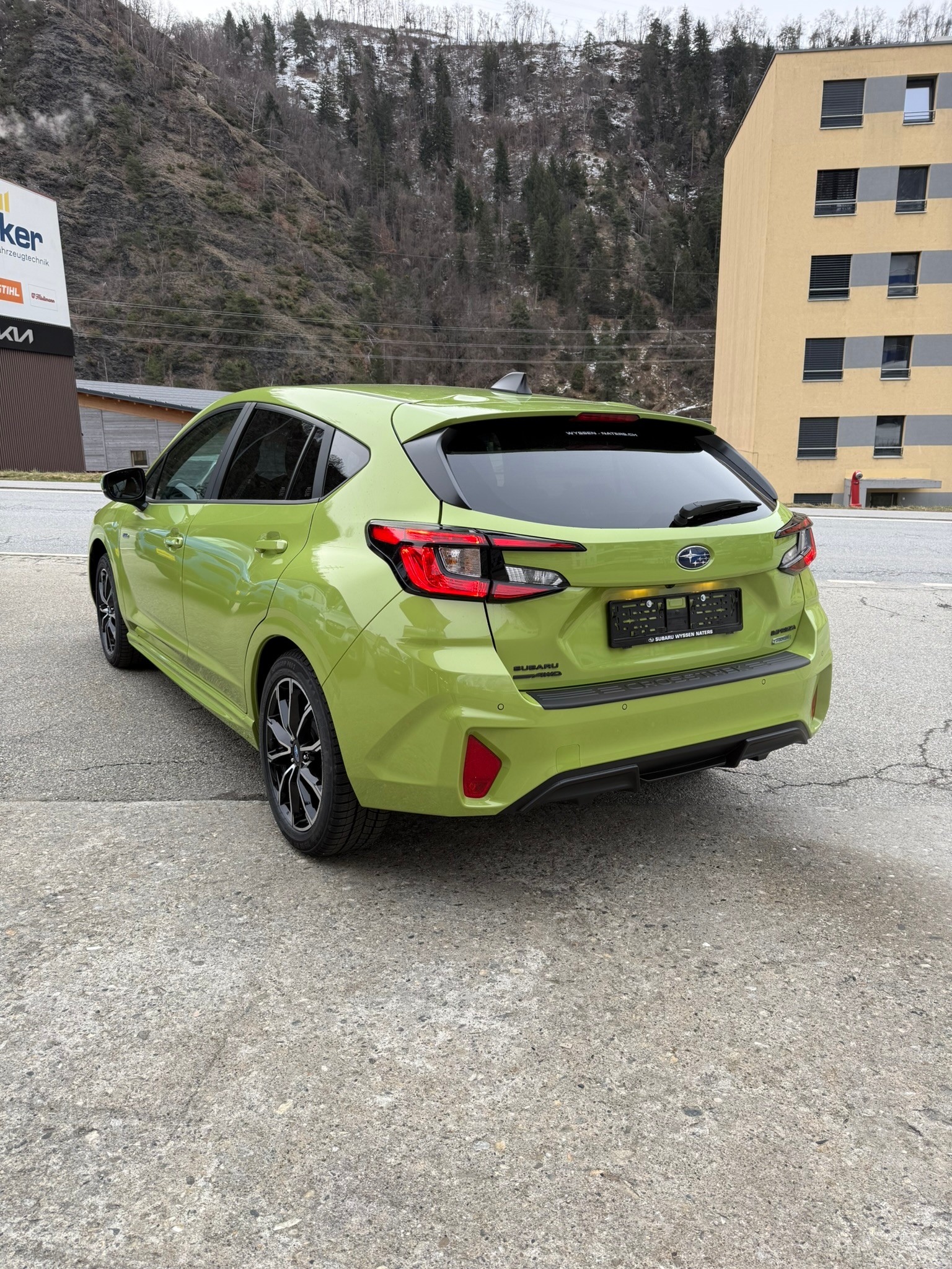 SUBARU Impreza 2.0i e-Boxer Luxury-showroom-element-2