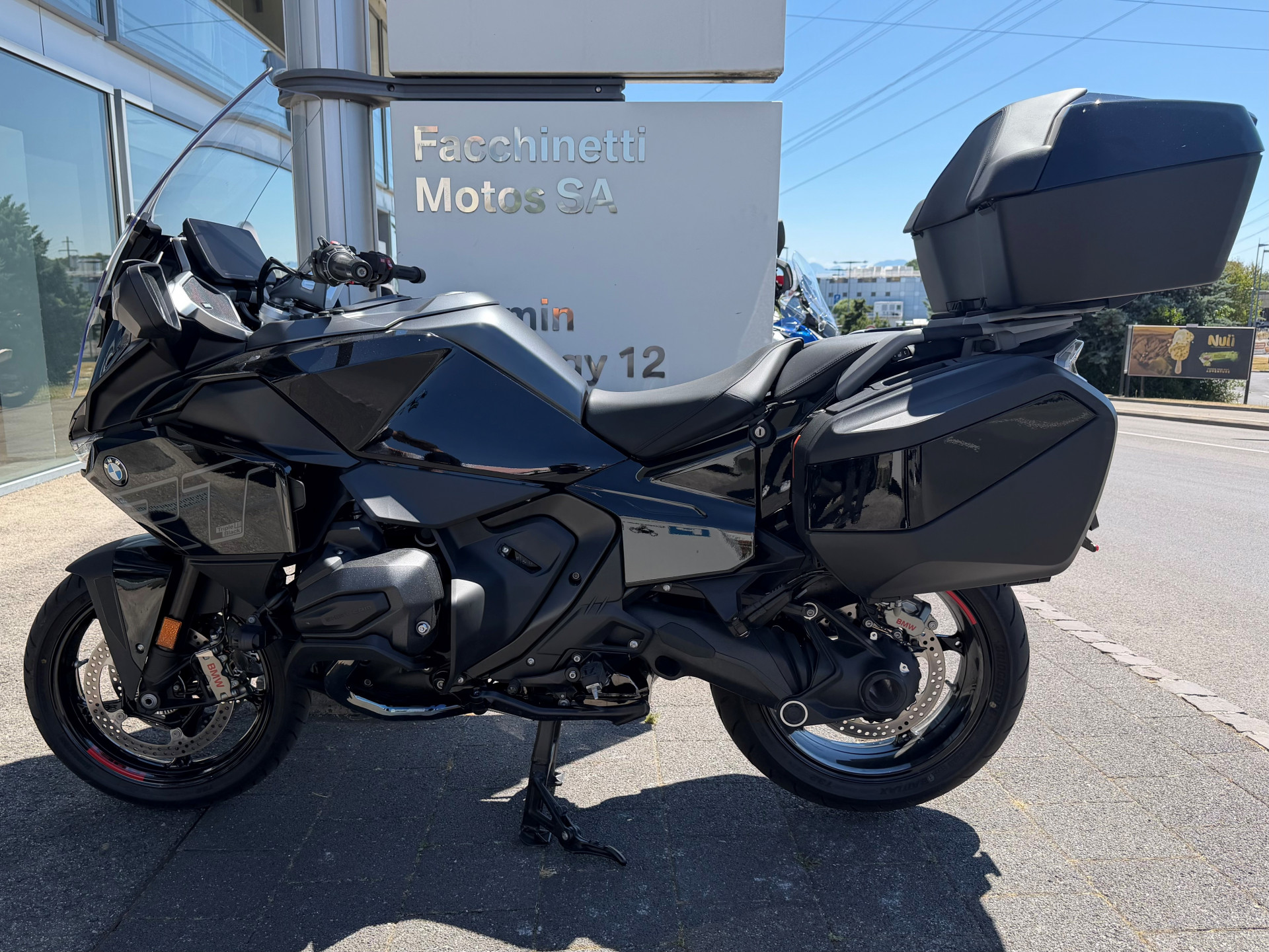 BMW R 1300 RT Triple Black-image-1