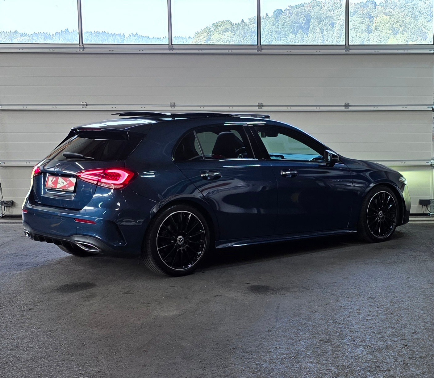 MERCEDES-BENZ A 250 4Matic AMG Line 4Matic 7G-DCT *PANORAMADACH*CH FAHRZEUG*360°Kamera*Ambiente*-image-4