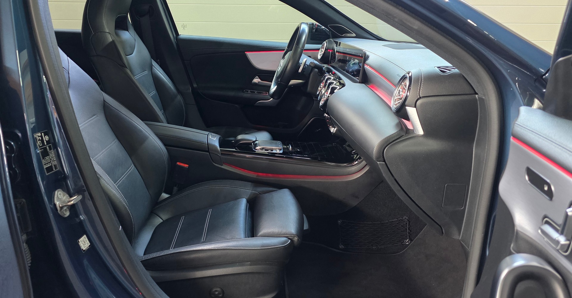 MERCEDES-BENZ A 250 4Matic AMG Line 4Matic 7G-DCT *PANORAMADACH*CH FAHRZEUG*360°Kamera*Ambiente*-image-26