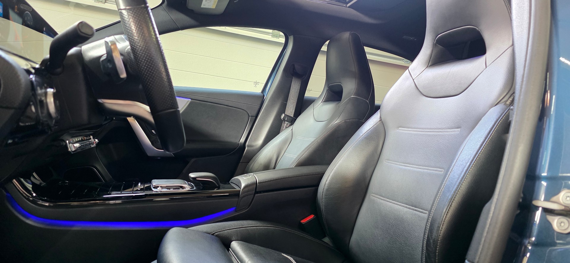 MERCEDES-BENZ A 250 4Matic AMG Line 4Matic 7G-DCT *PANORAMADACH*CH FAHRZEUG*360°Kamera*Ambiente*-image-9
