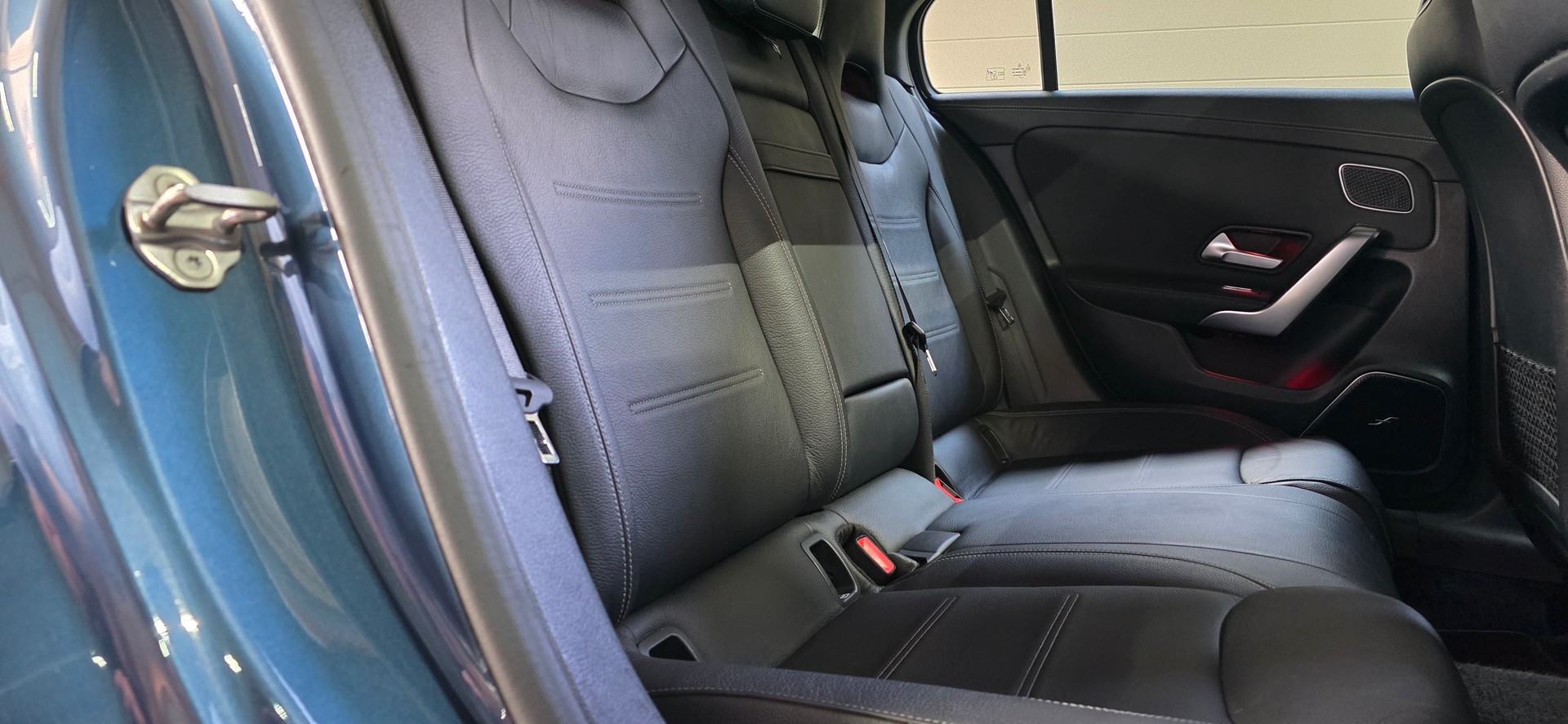 MERCEDES-BENZ A 250 4Matic AMG Line 4Matic 7G-DCT *PANORAMADACH*CH FAHRZEUG*360°Kamera*Ambiente*-image-29
