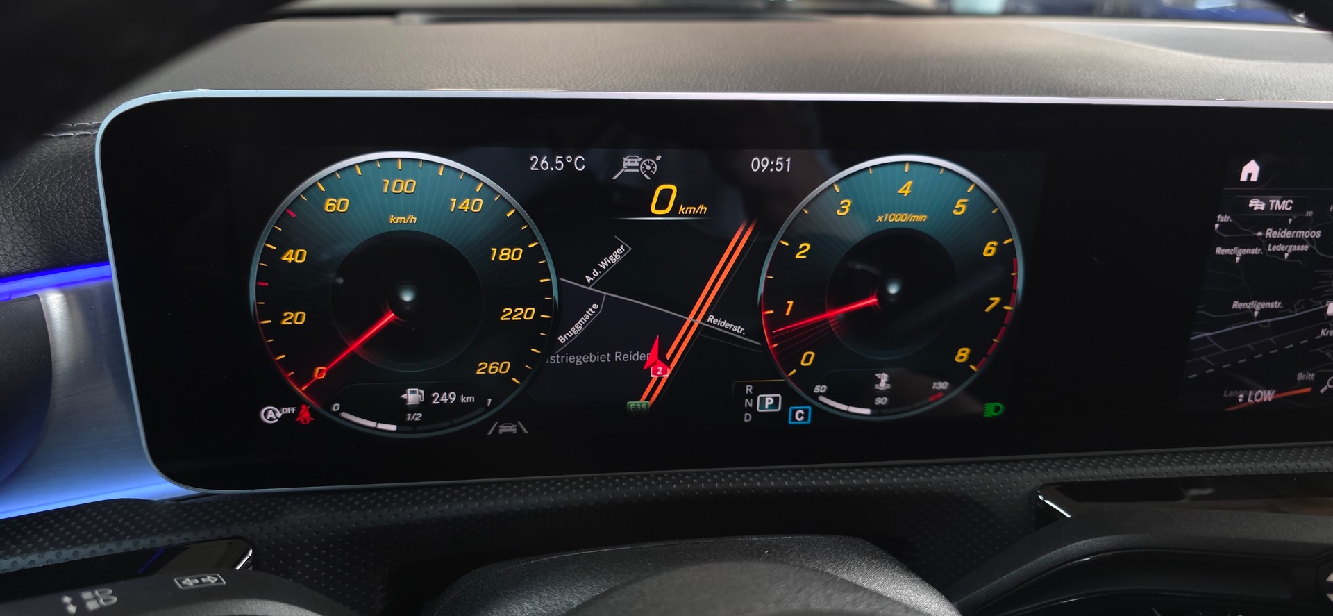 MERCEDES-BENZ A 250 4Matic AMG Line 4Matic 7G-DCT *PANORAMADACH*CH FAHRZEUG*360°Kamera*Ambiente*-image-14