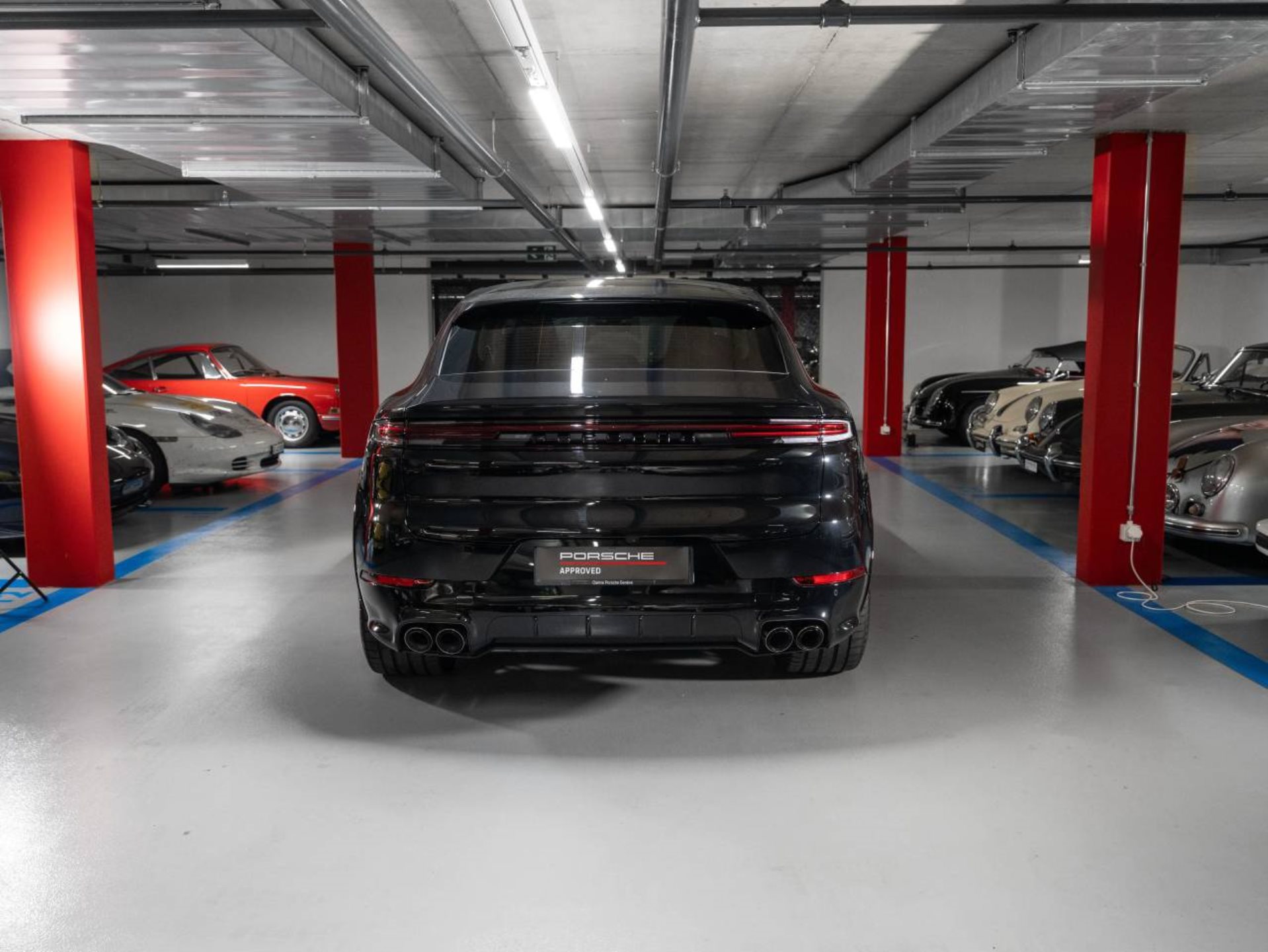 PORSCHE Cayenne S E-Hybrid Coupé Black Edition-showroom-element-1
