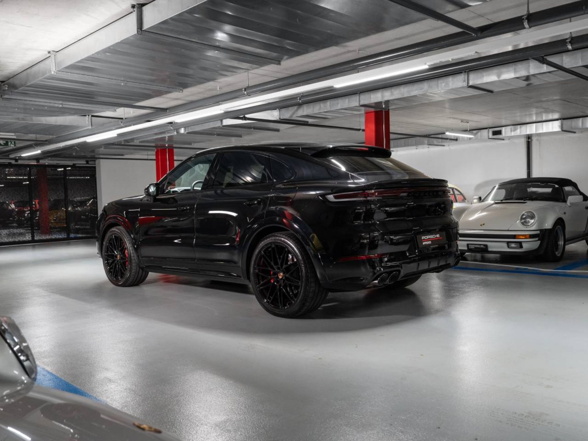 PORSCHE Cayenne S E-Hybrid Coupé Black Edition-showroom-element-2
