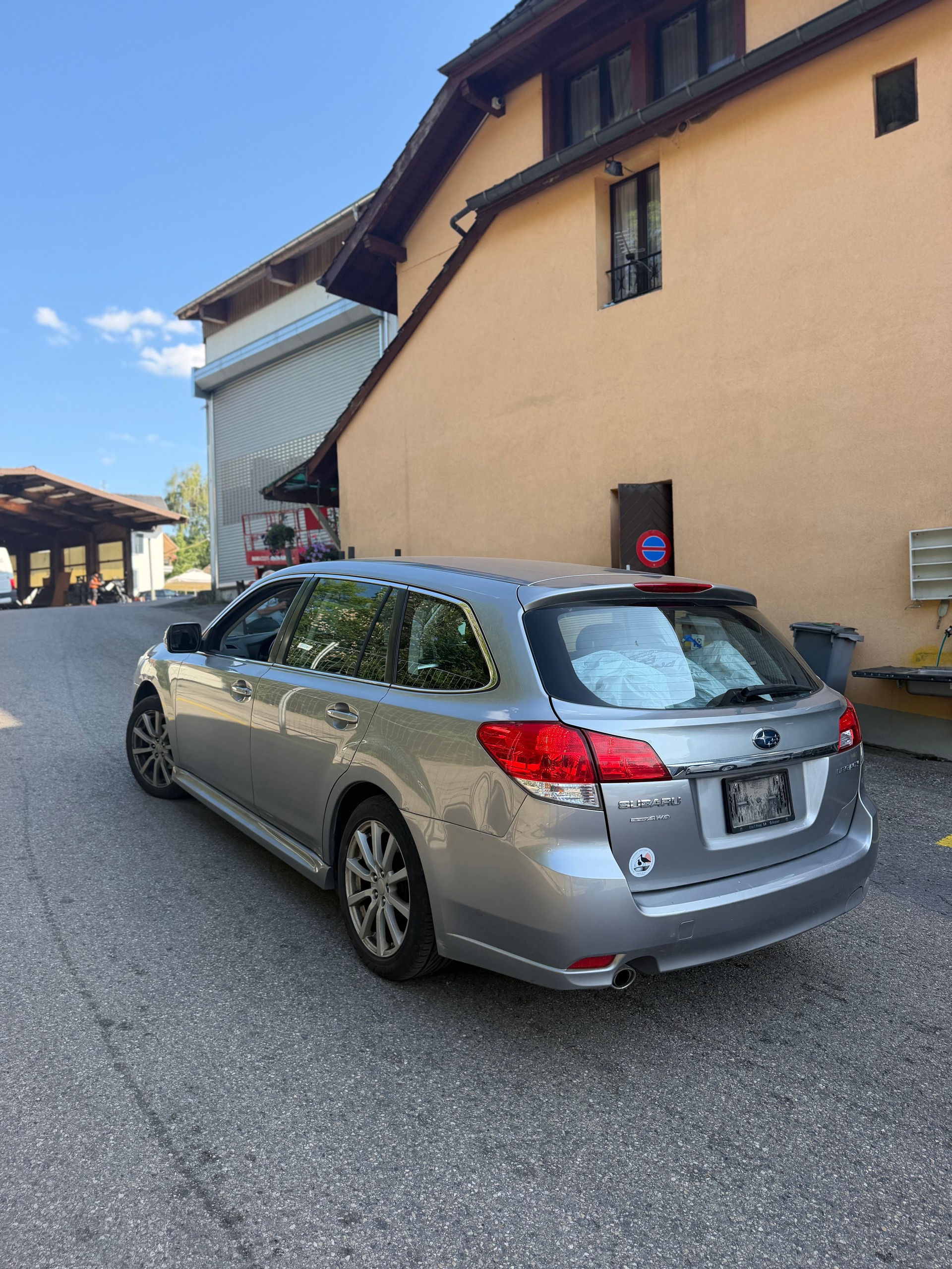 SUBARU Legacy 2.5i Swiss AWD Lineartronic-image-3