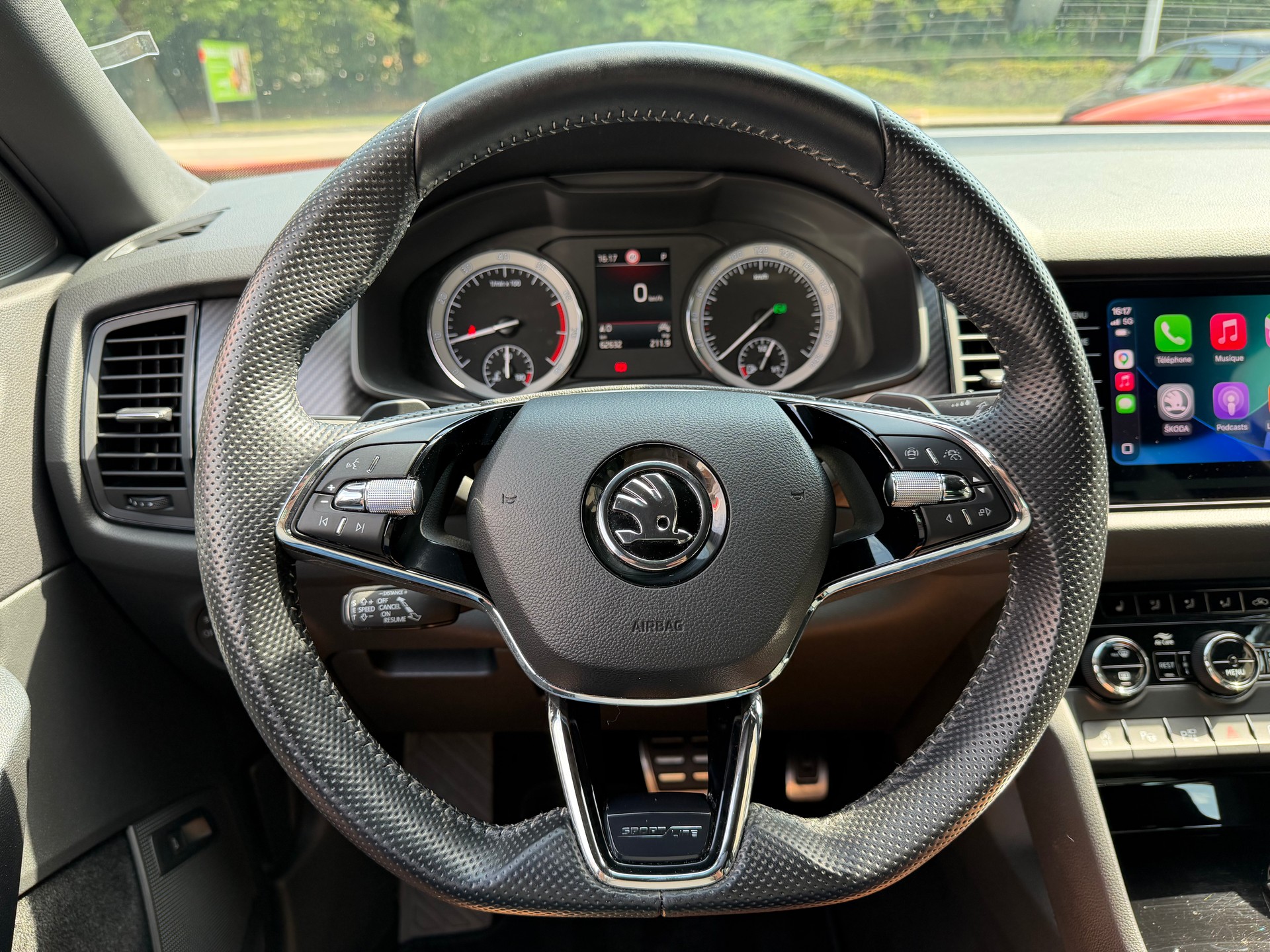 SKODA Kodiaq 2.0 TSI 4x4 SportLine-image-15