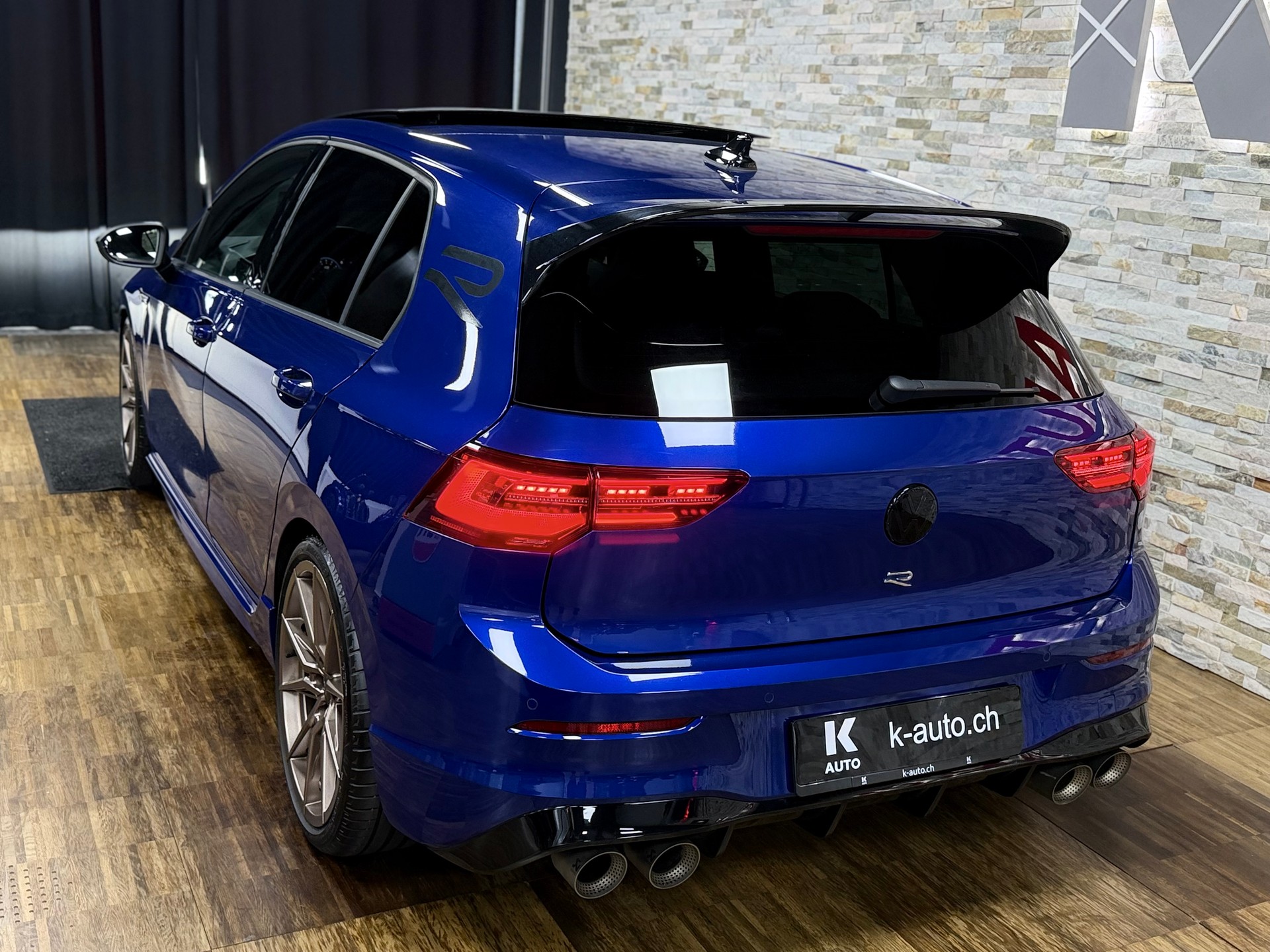 VW Golf 2.0 TSI R DSG 4Motion R Performance / Akrapovic-showroom-element-1
