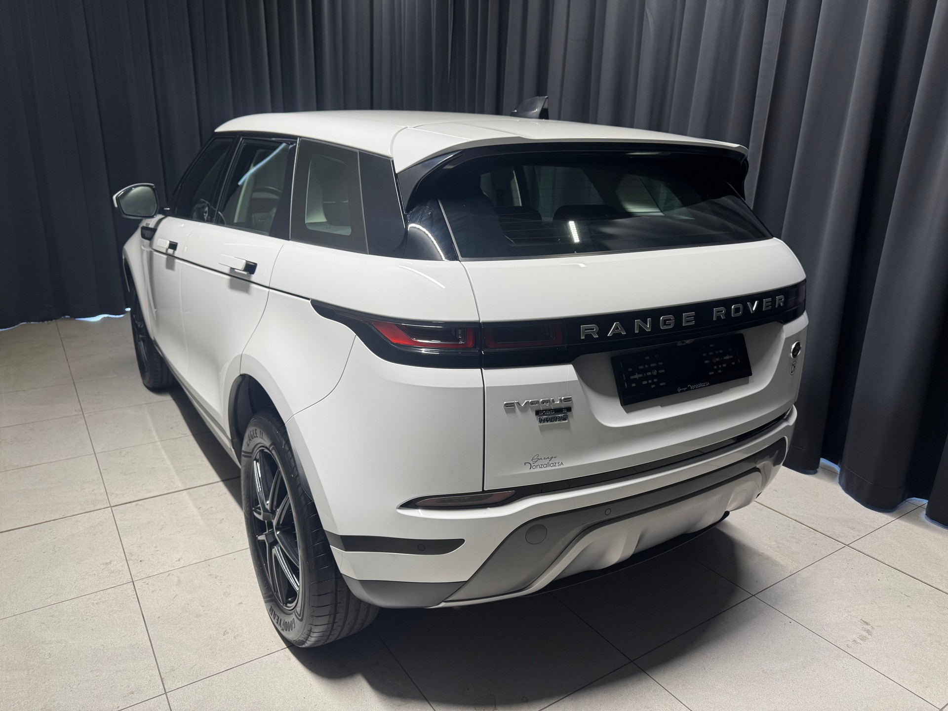 LAND ROVER Range Rover Evoque 2.0 TD4 Pure AT9(32)-showroom-element-2