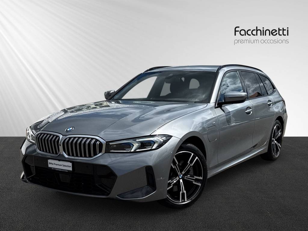 BMW 330e x DriveTouring Steptronic M Sport-showroom-element-1