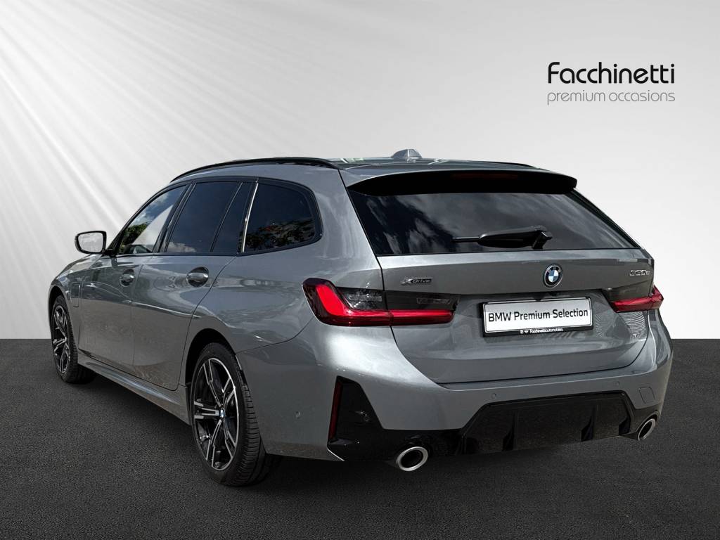 BMW 330e x DriveTouring Steptronic M Sport-showroom-element-3