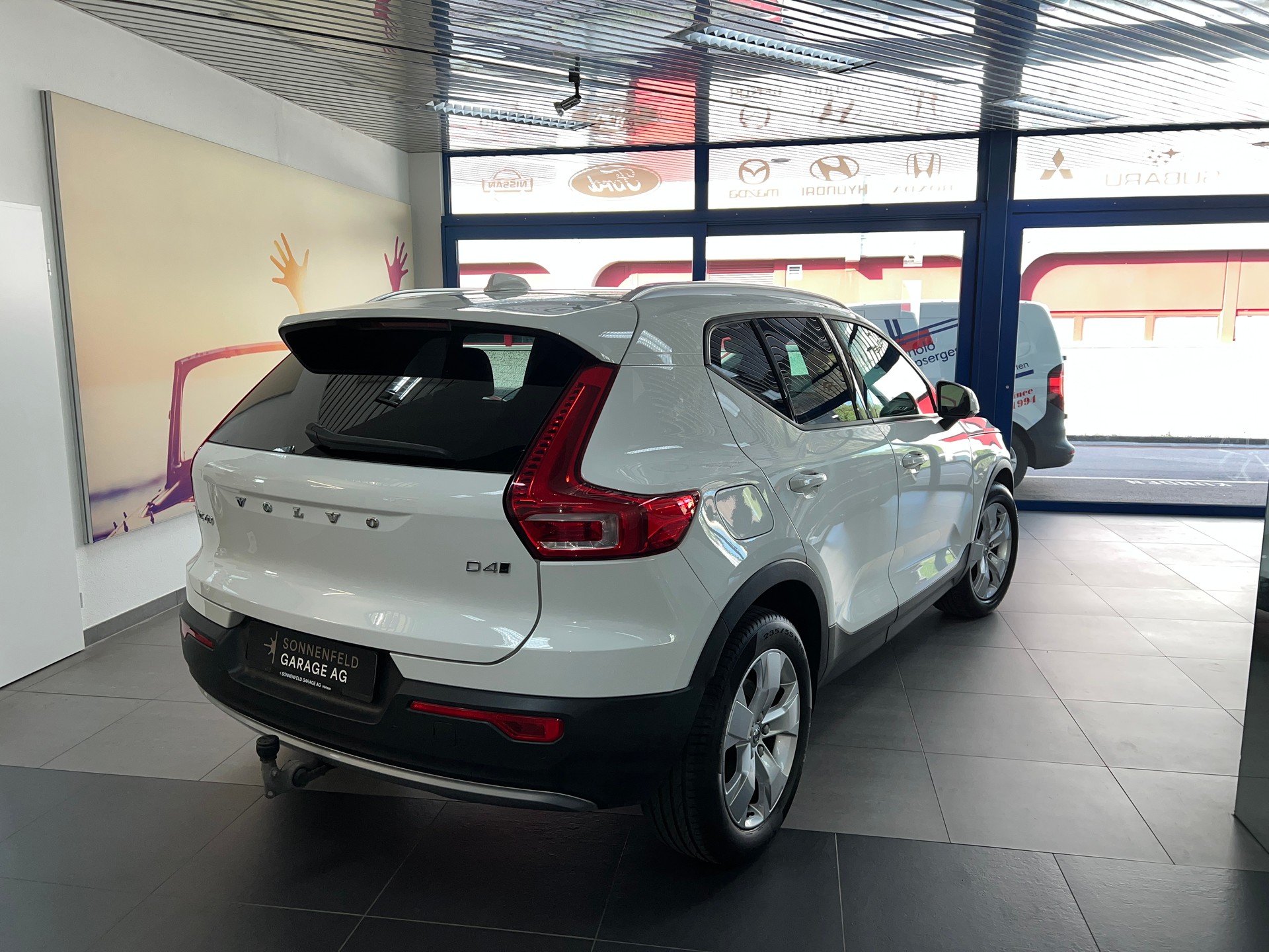 VOLVO XC40 D4 AWD Momentum Geartronic-showroom-element-3