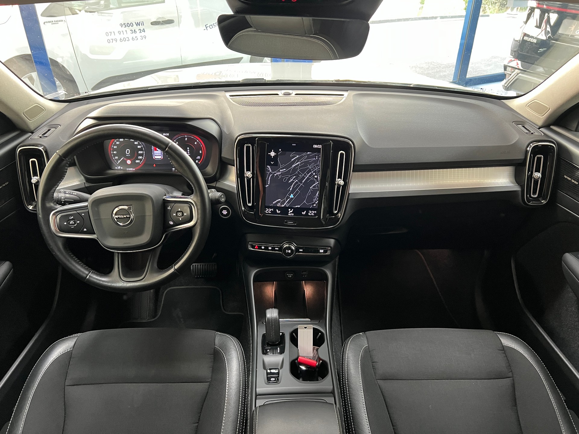 VOLVO XC40 D4 AWD Momentum Geartronic-image-8