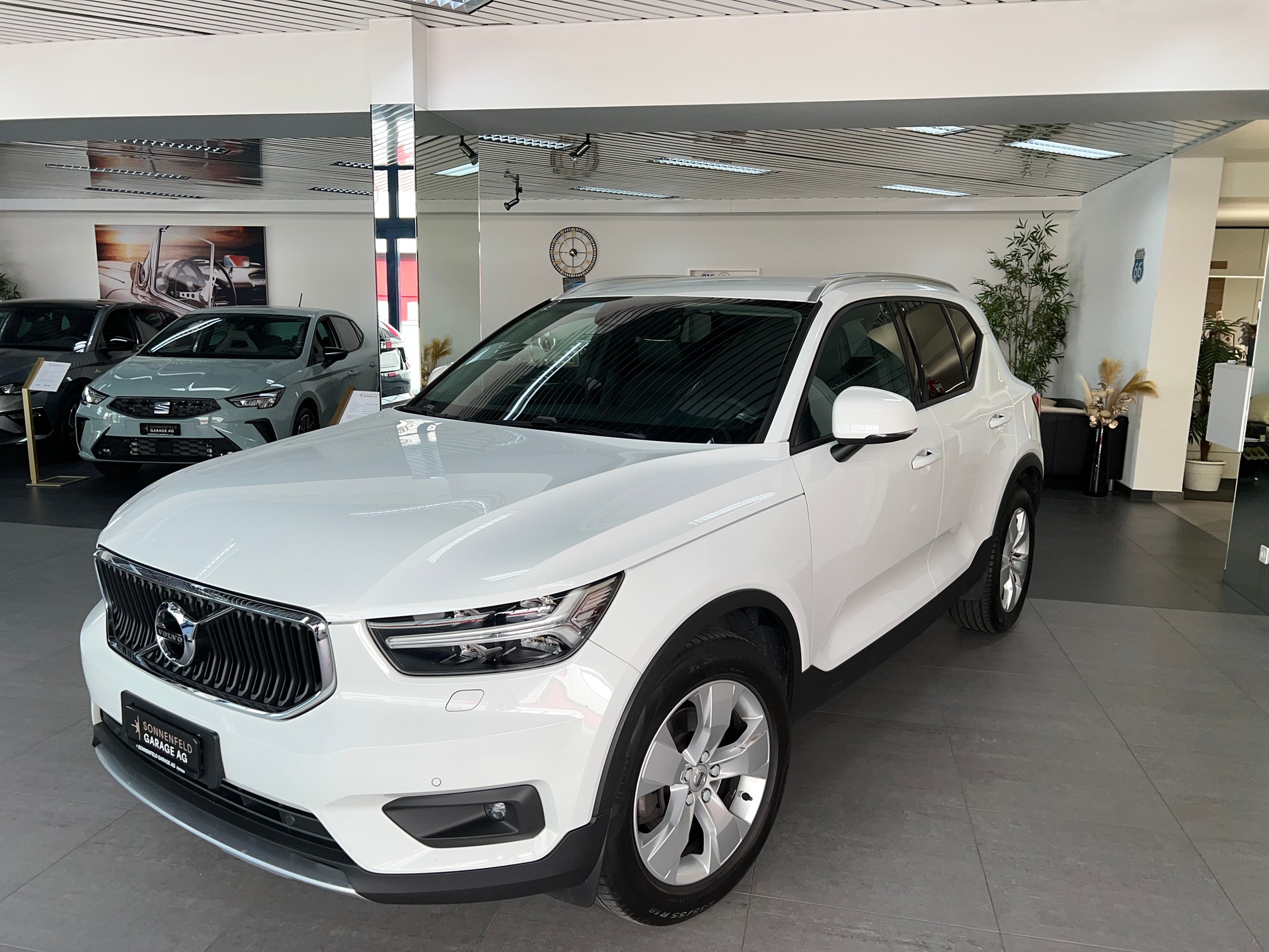 VOLVO XC40 D4 AWD Momentum Geartronic-showroom-element-1