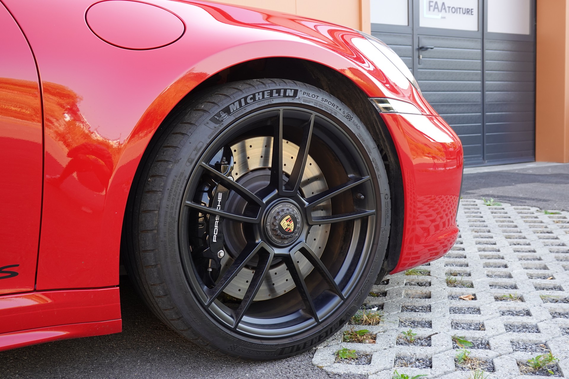 PORSCHE 911 Targa 4 GTS PDK - "1ère Main * Porsche Approved * Son BOSE * Toutes Roues Direct. * Sièges Sport 18 Posit avec Mémoire"-image-5